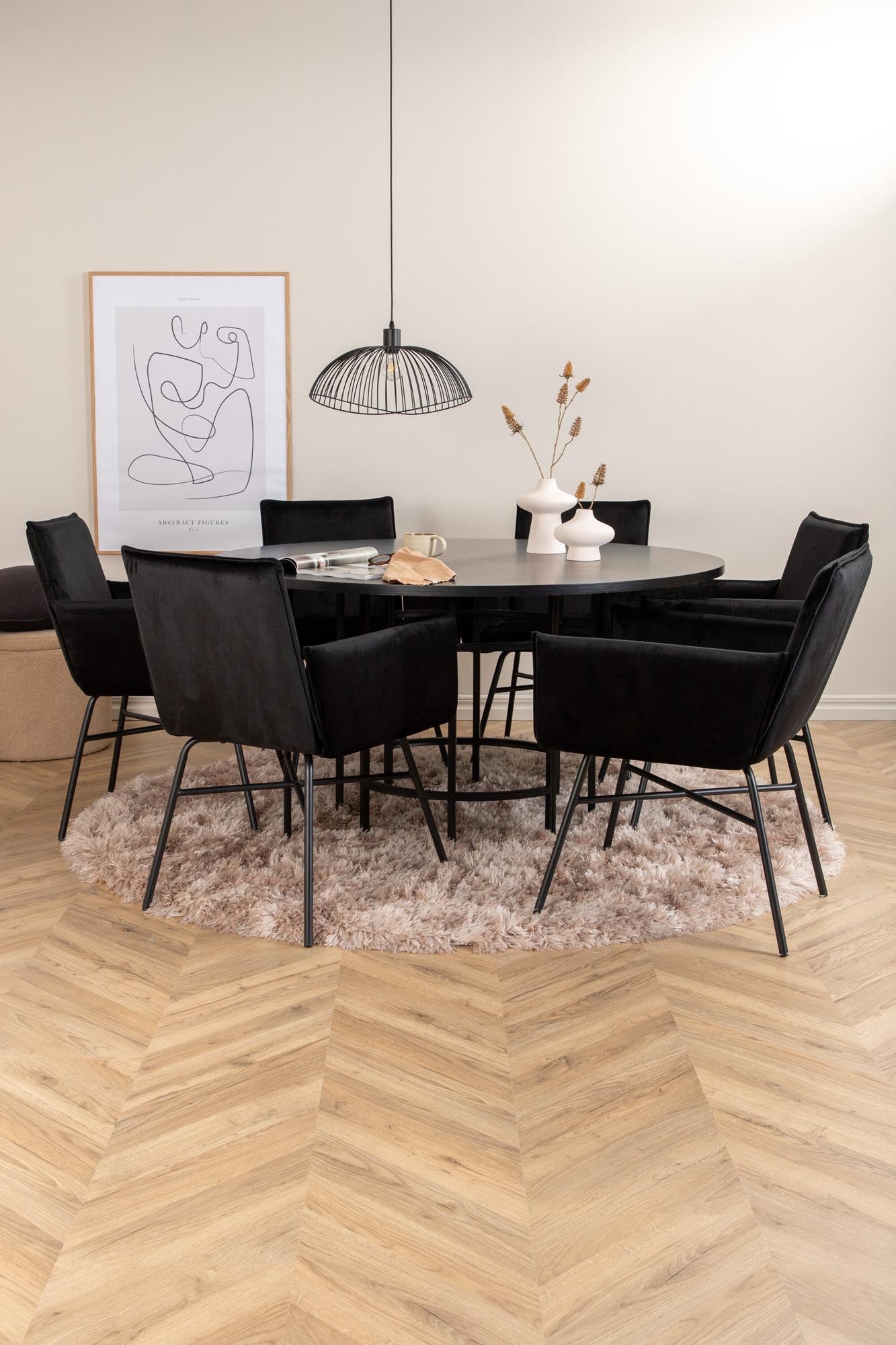 Stilvolles Esszimmerset: Eleganter Tisch (Ø140cm) mit schwarzem MDF, 6 komfortable Samtstühle. Perfekt für gesellige Runden.