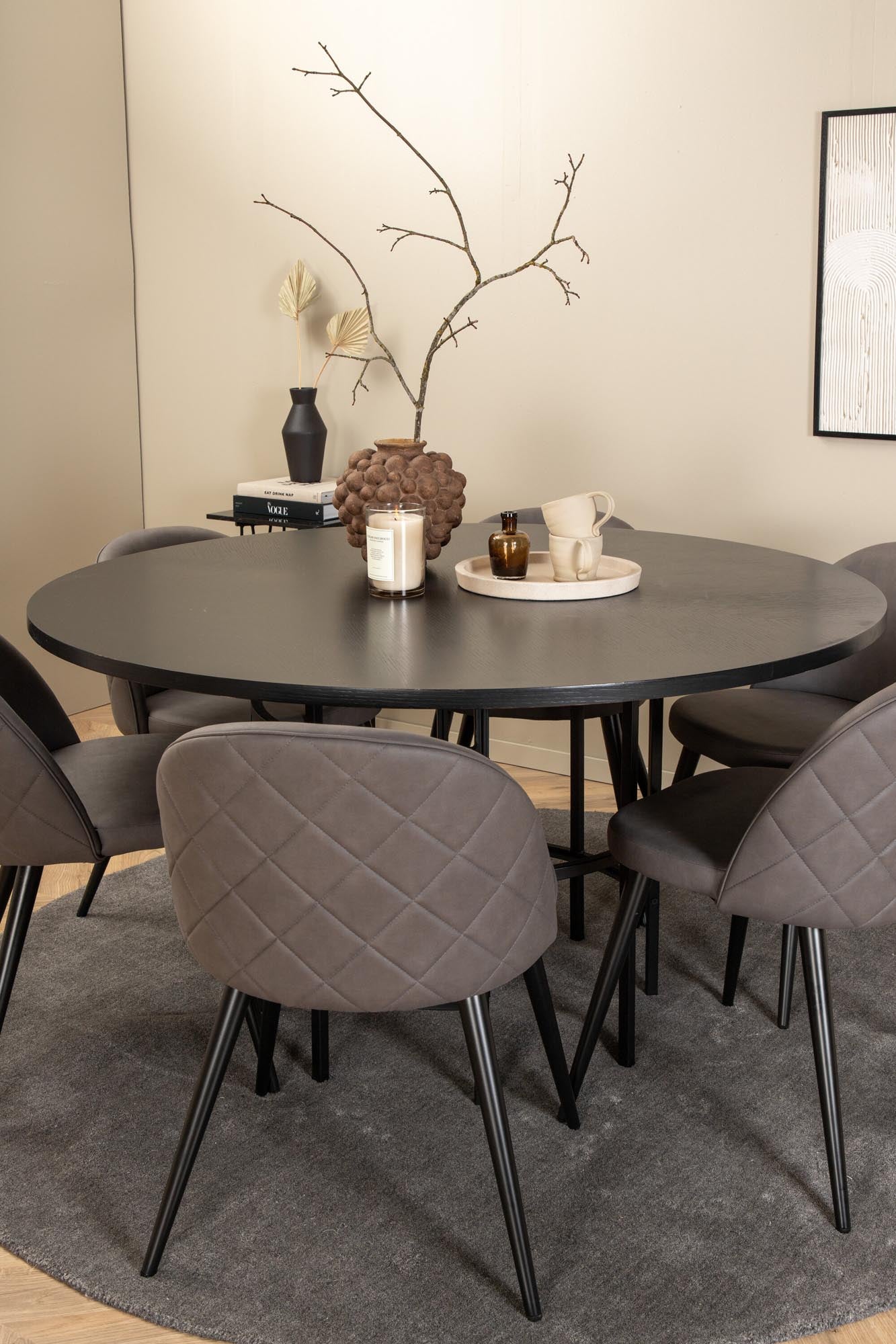 Esszimmerset Copenhagen + Velvet ⌀140cm/6St. in Grau / Schwarz präsentiert im Onlineshop von KAQTU Design AG. Esszimmerset ist von Venture Home