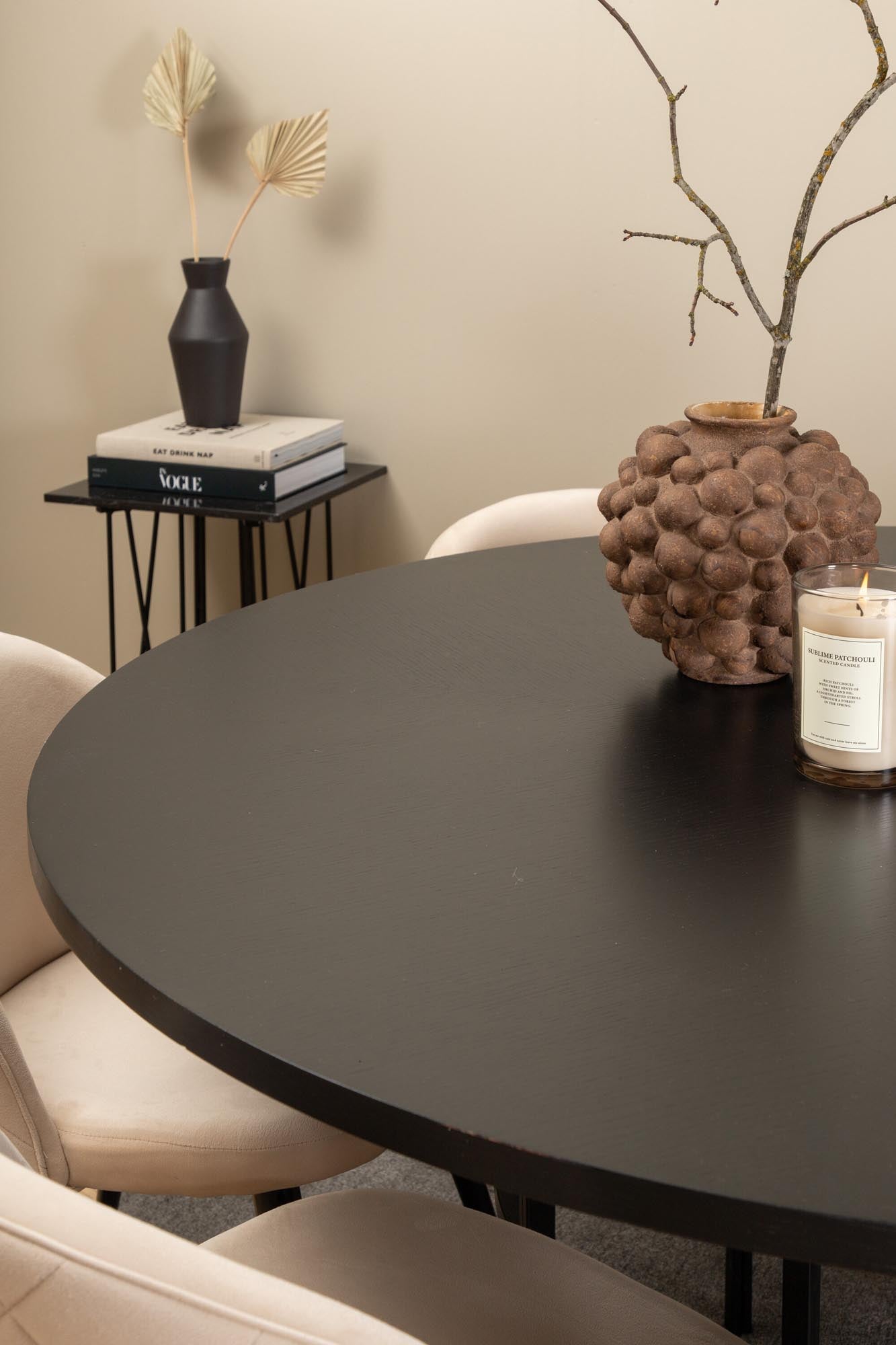 Elegantes Esszimmerset Copenhagen + Velvet: Runder Tisch (⌀140cm) und bequeme Velvet-Stühle für gesellige Abende und stilvolle Anlässe.