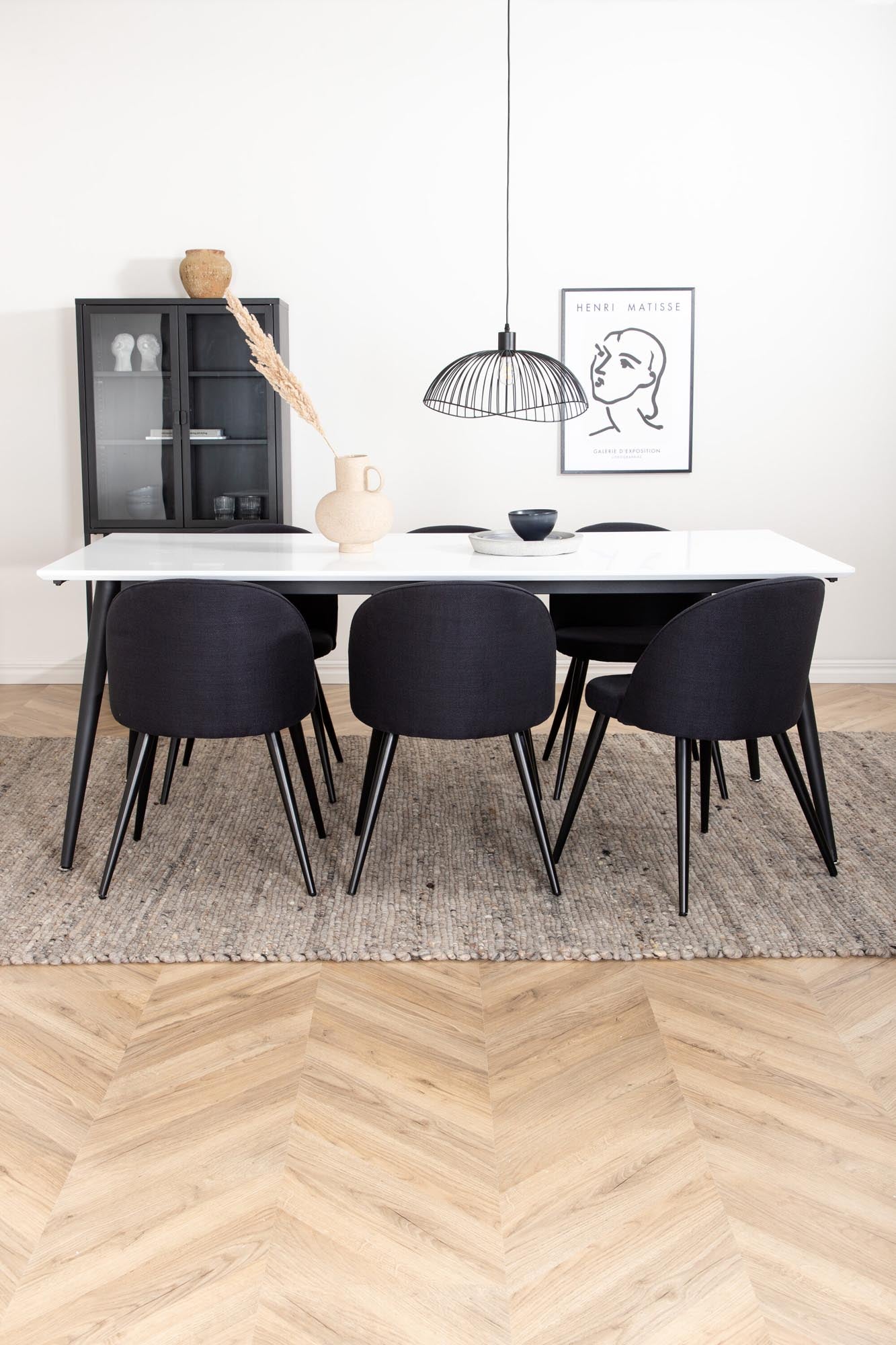 Elegantes Jimmy Esszimmerset, 195cm, 6 Stühle, von Venture Home.