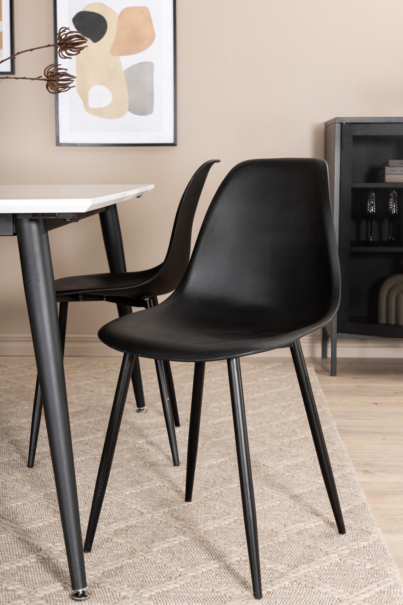 Jimmy Esszimmerset + Polar 150cm/4St. in Schwarz präsentiert im Onlineshop von KAQTU Design AG. Esszimmerset ist von Venture Home