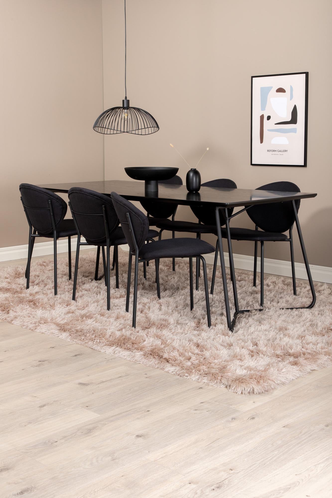 Petra Esszimmerset + Vault 190cm/6St. in Schwarz präsentiert im Onlineshop von KAQTU Design AG. Esszimmerset ist von Venture Home