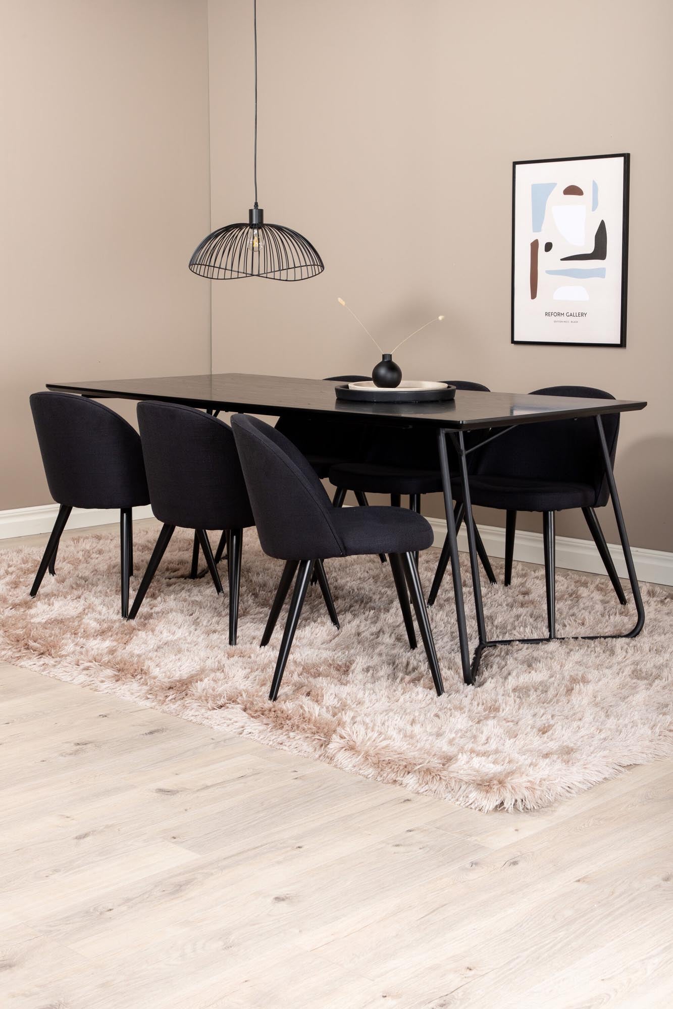 Petra Esszimmerset + Velvet 190cm/6St. in Schwarz präsentiert im Onlineshop von KAQTU Design AG. Esszimmerset ist von Venture Home
