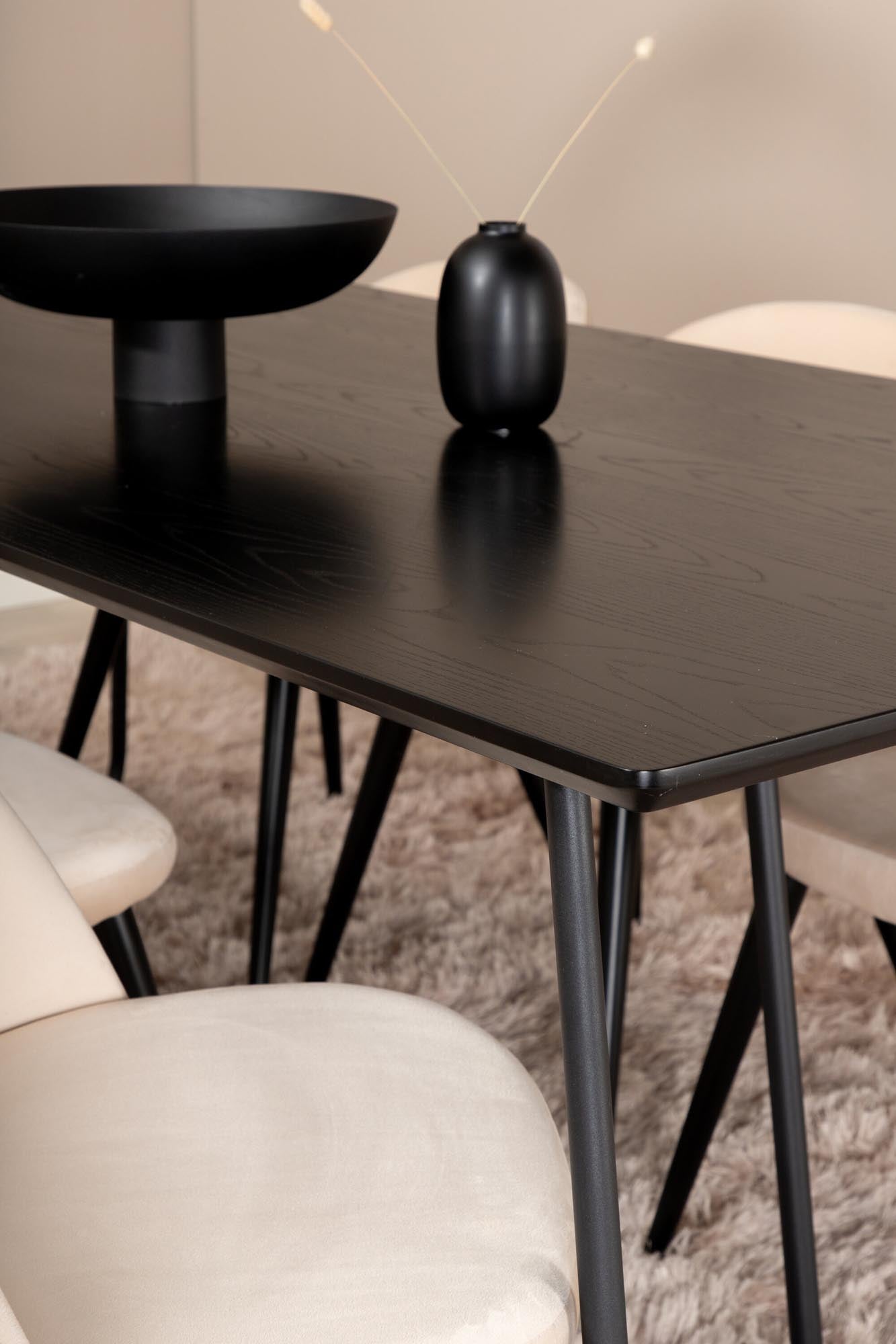 Entdecken Sie das stilvolle Petra Esszimmerset von Venture Home: 190 cm Esstisch und 6 luxuriöse Velvet Stitches-Stühle für einladende Dinner.