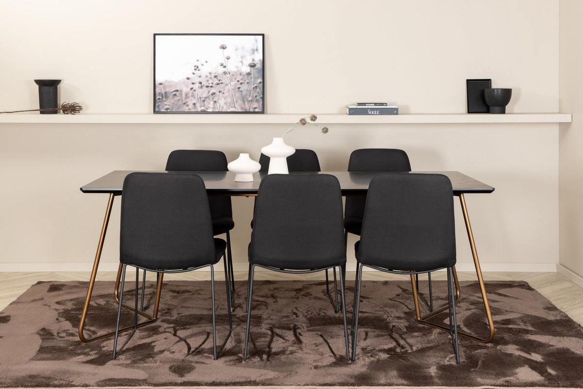 Schwarzes Esszimmerset Petra von Venture Home: Esstisch mit Tischplatte aus MDF und Furnier sowie sechs Stühle Muce mit Stahlbeinen.