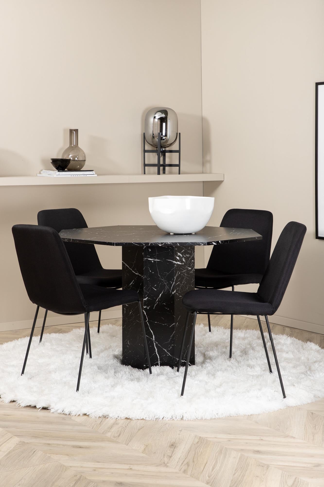 Stilvolles Marbs Esszimmerset mit Achteck-Design und schwarzer Marmorglasplatte. Ideal für gesellige Runden mit Familie und Freunden.