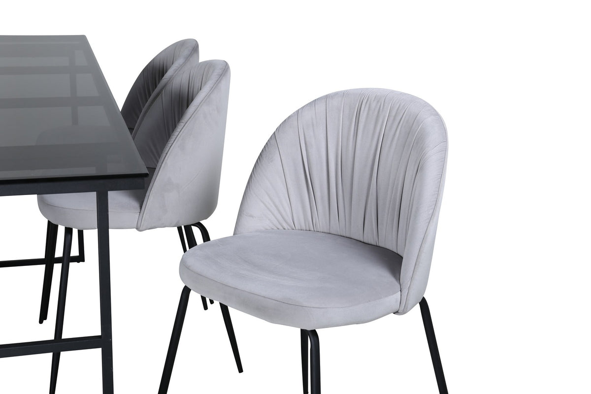 Esszimmerset von Venture Home: rechteckiger Glastisch 200x90cm mit schwarzem Stahlgestell und zwei Stühlen mit grauem Samtbezug und schwarzen Metallbeinen.