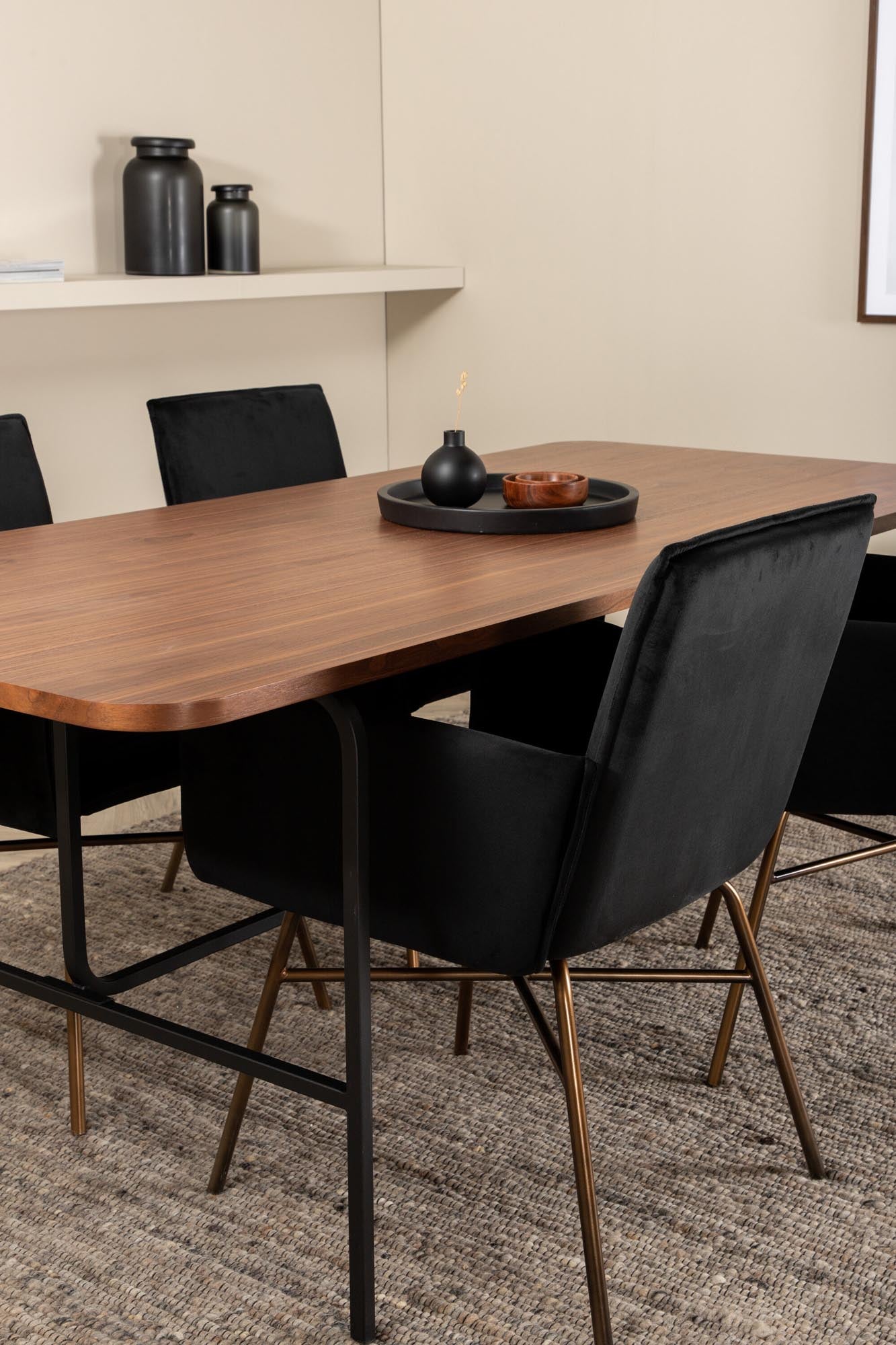 Elegantes Uno Esszimmerset von Venture Home: 200 cm Tisch und 4 luxuriöse Samtstühle für stilvolle Esszimmergestaltung.