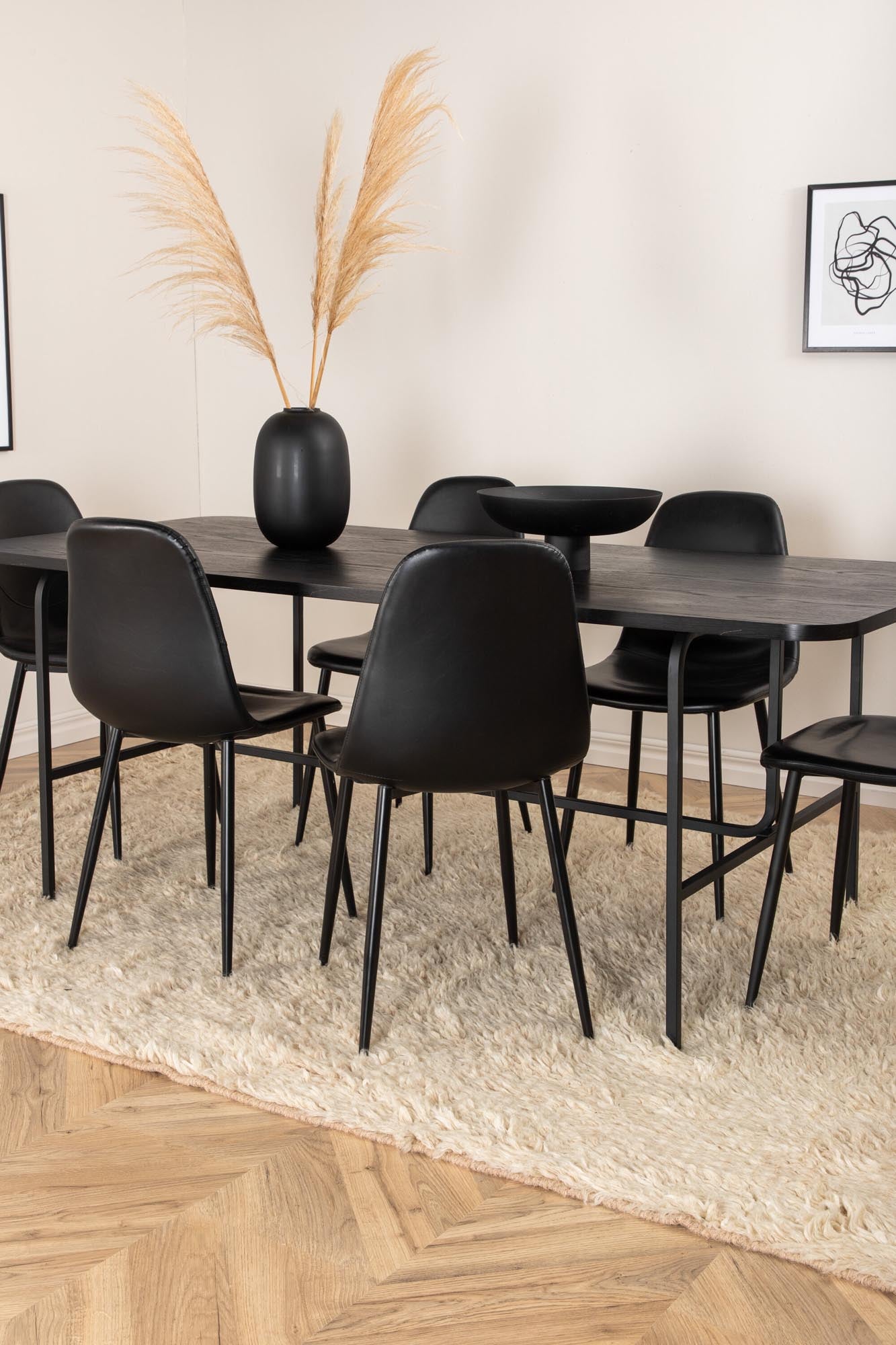Uno Esszimmerset + Polar 200cm/6St. in Schwarz präsentiert im Onlineshop von KAQTU Design AG. Esszimmerset ist von Venture Home