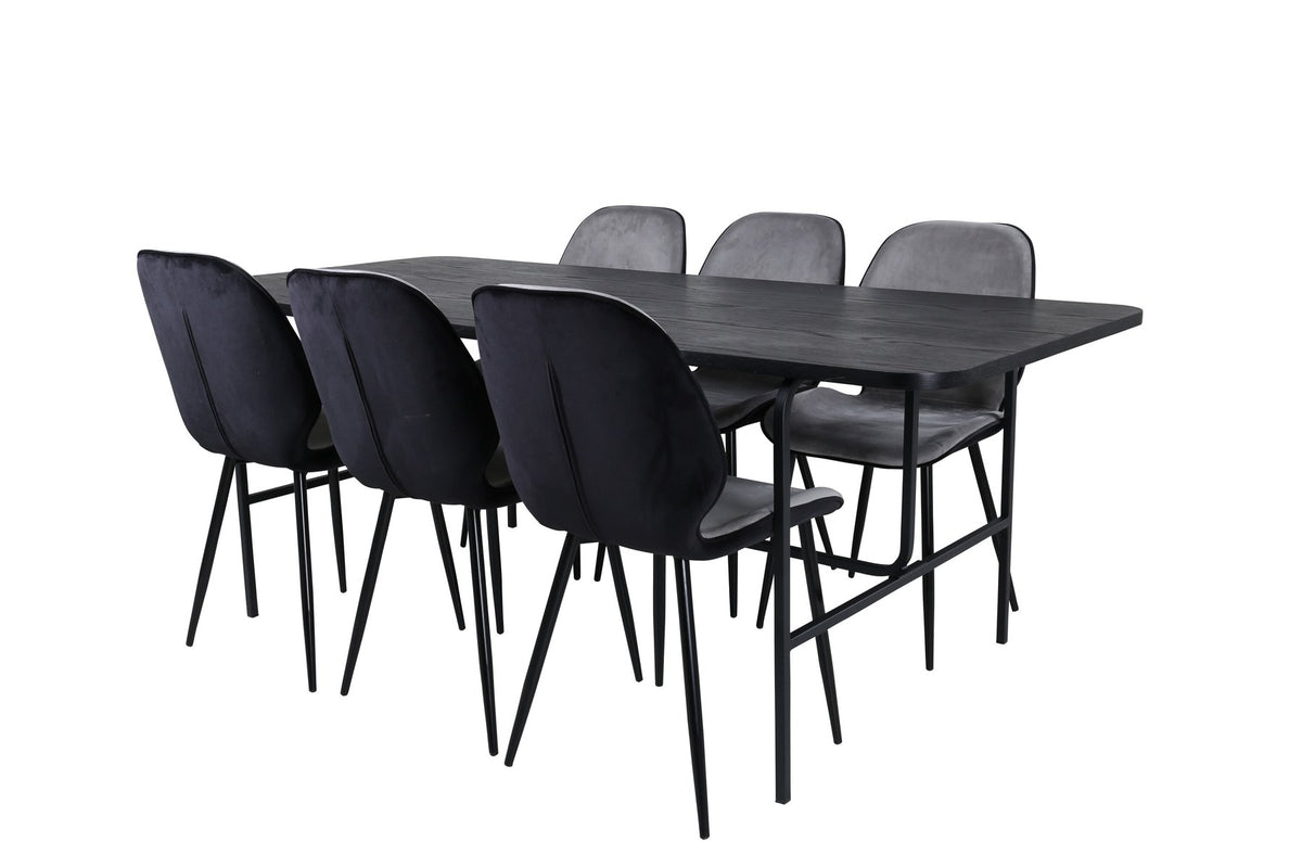 Zwei graue Esszimmerstühle mit Samtbezug und Eisenbeinen neben einem rechteckigen schwarzen Esstisch aus MDF mit Furnier und Metallgestell.
