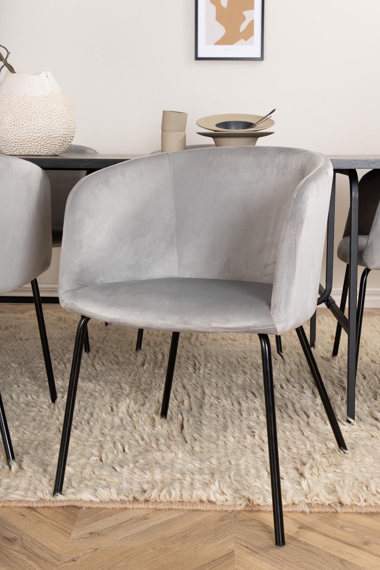 Uno Esszimmerset + Berit 200cm/6St. in Grau / Beige / Schwarz präsentiert im Onlineshop von KAQTU Design AG. Esszimmerset ist von Venture Home