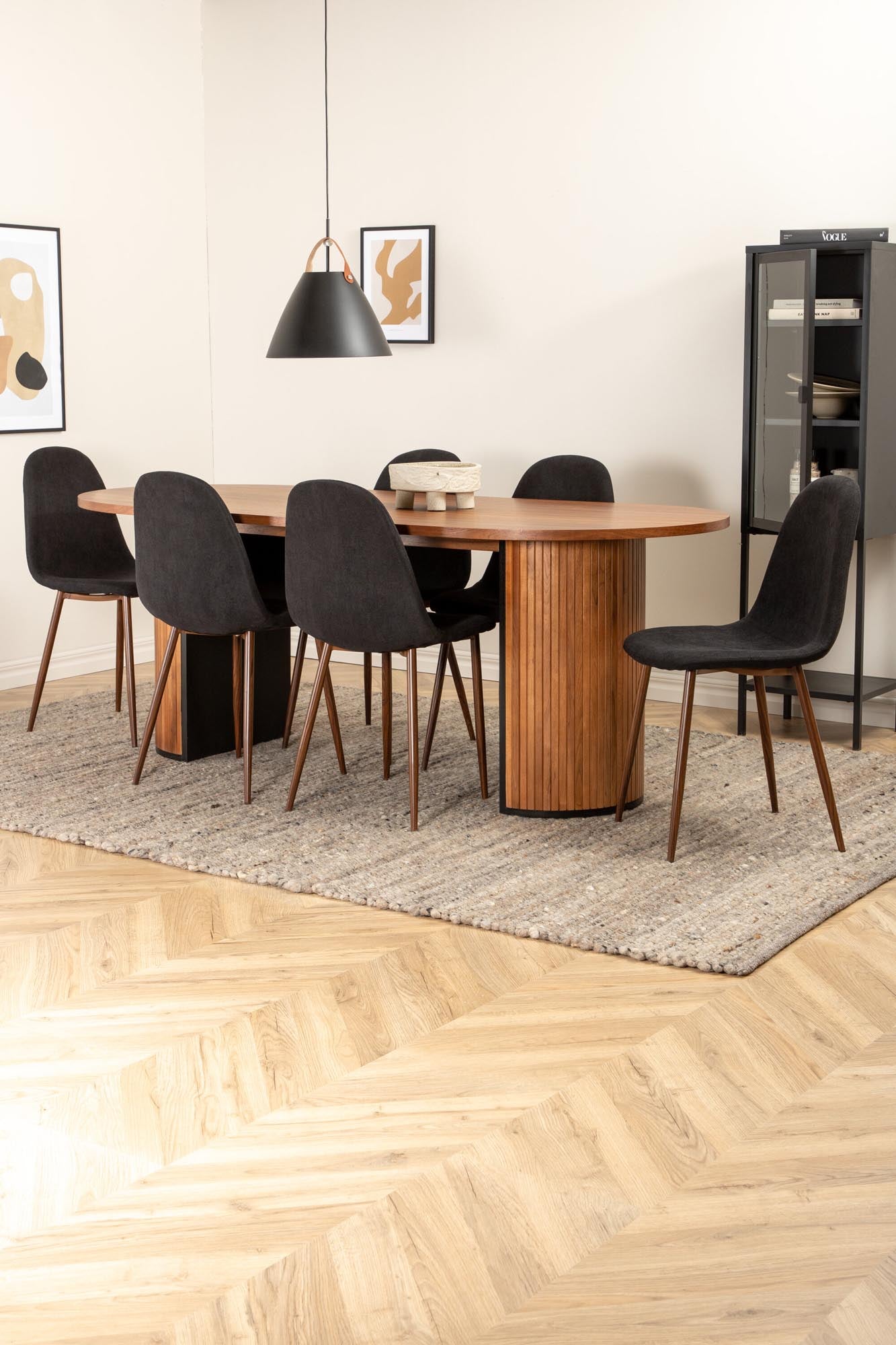 Bianca Esszimmerset + Polar 200cm/6St. in Nussbaum präsentiert im Onlineshop von KAQTU Design AG. Esszimmerset ist von Venture Home