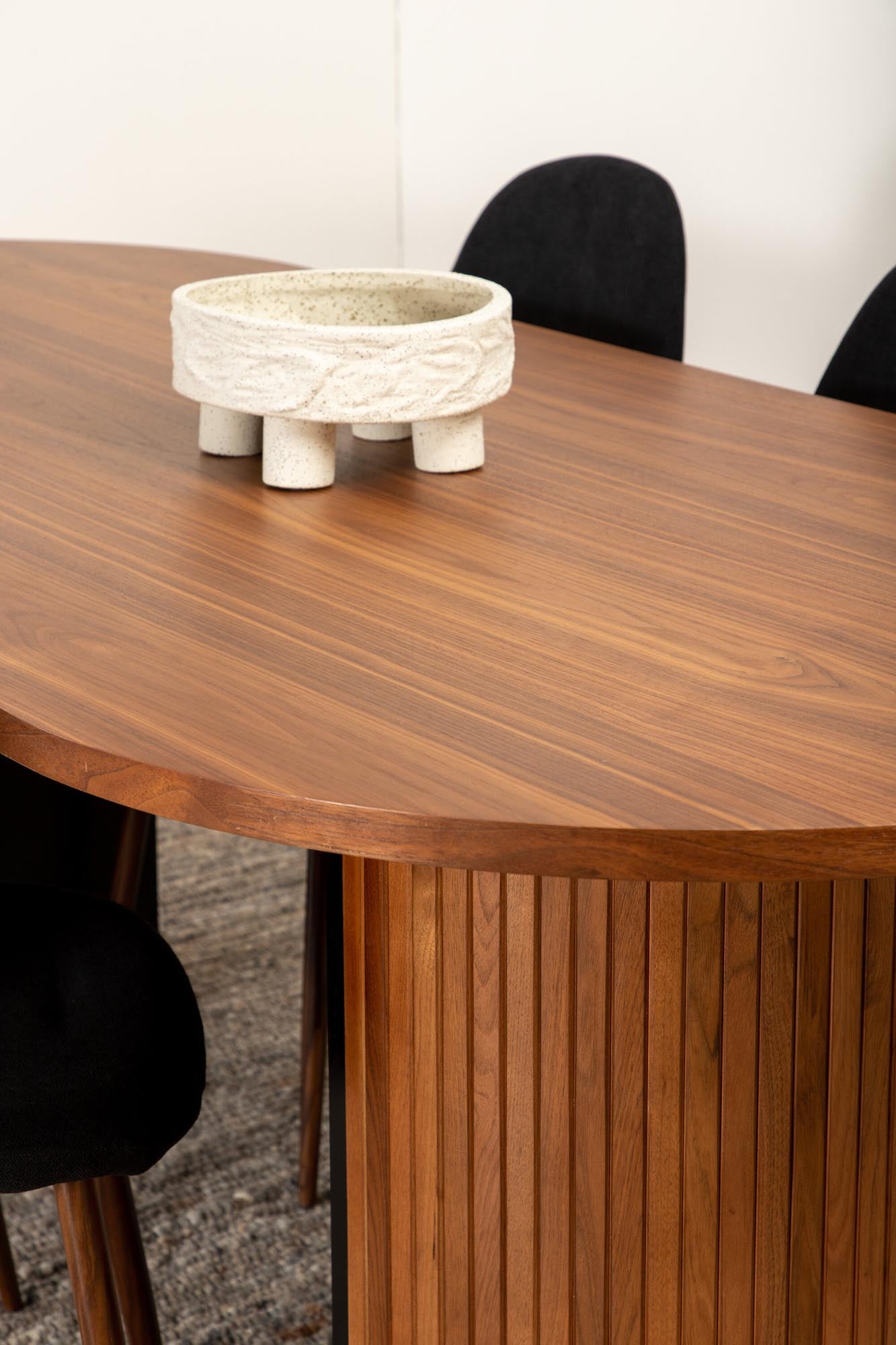 Bianca Esszimmerset + Polar 200cm/6St. in Nussbaum präsentiert im Onlineshop von KAQTU Design AG. Esszimmerset ist von Venture Home
