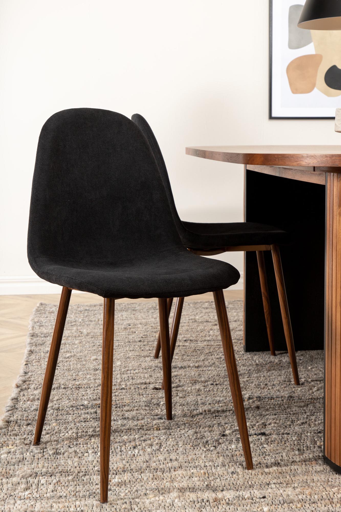 Bianca Esszimmerset + Polar 200cm/6St.: Modernes Design trifft auf Komfort. Ovaler Tisch und luxuriöse Stühle für einladende Esszimmeratmosphäre.