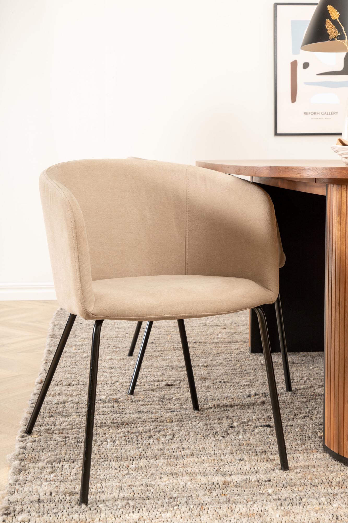Bianca Esszimmerset + Berit 200cm/4St. in Walnuss / Schwarz präsentiert im Onlineshop von KAQTU Design AG. Esszimmerset ist von Venture Home