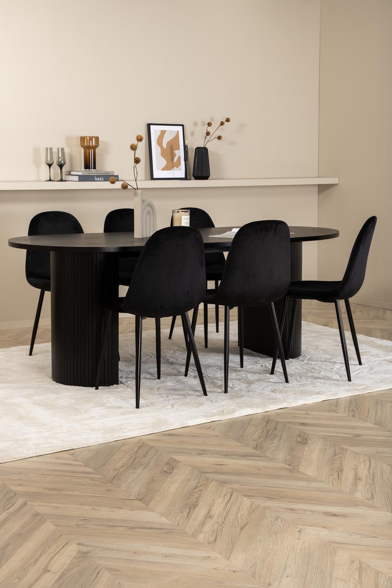 Entdecken Sie das Bianca Esszimmerset + Polar 200cm/6St. von Venture Home: eleganter Esstisch mit stabiler MDF-Oberfläche und stilvollen Samtstühlen.