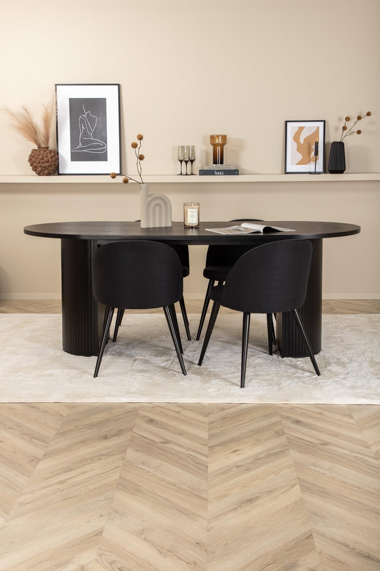 Bianca Esszimmerset + Velvet 200cm/4St. in Schwarz präsentiert im Onlineshop von KAQTU Design AG. Esszimmerset ist von Venture Home