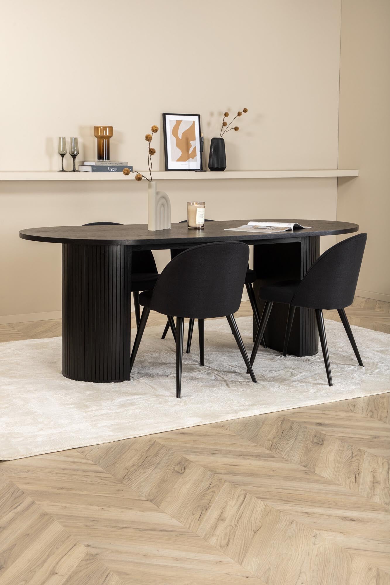 Stilvolles Bianca Esszimmerset: 200cm Tisch mit 4 Samtstühlen.