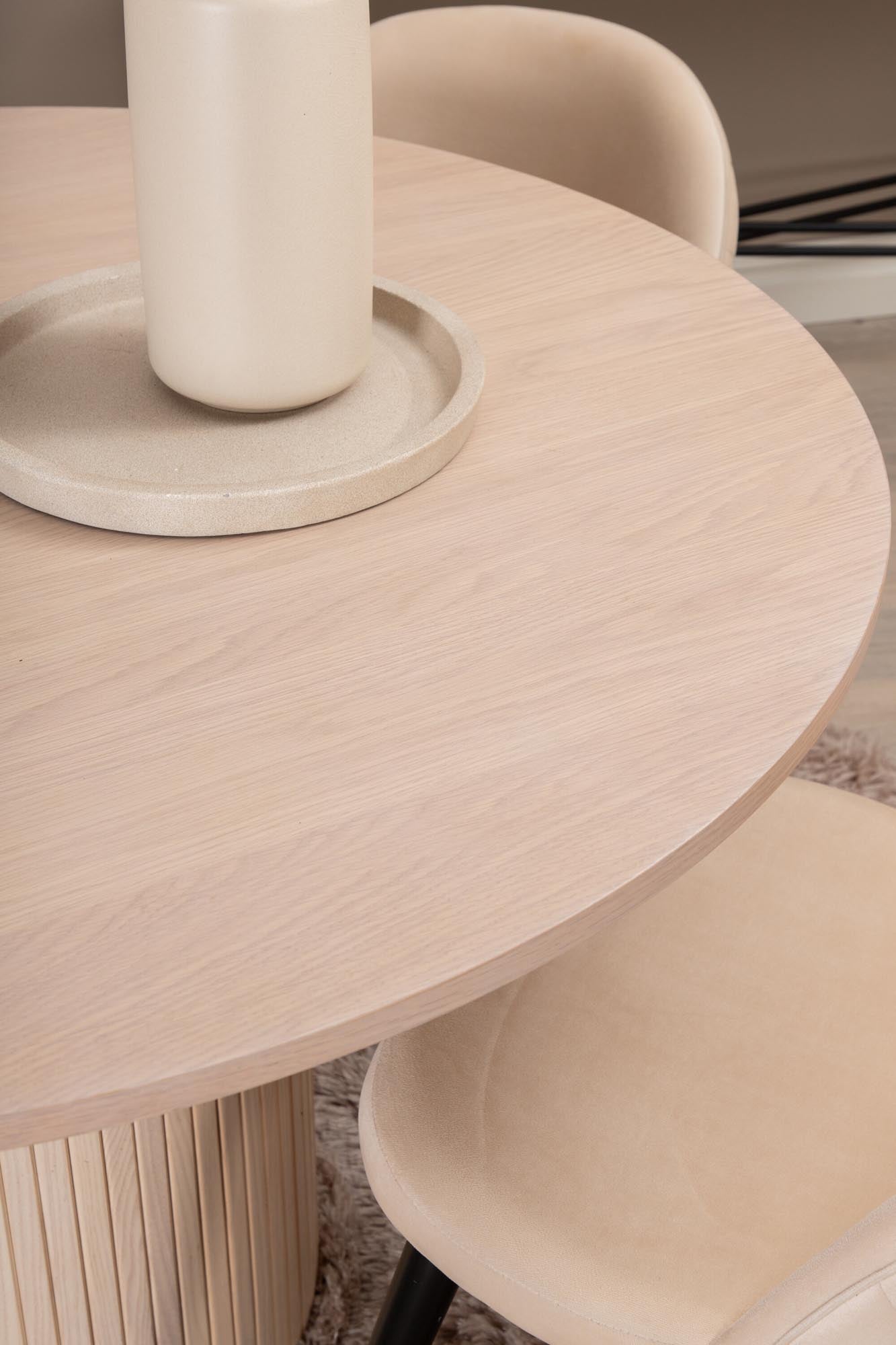 Stilvolles Bianca Esszimmerset mit rundem Tisch (⌀110cm) und 4 bequemen Velvet-Stühlen. Perfekt für gesellige Runden und zeitlose Eleganz.