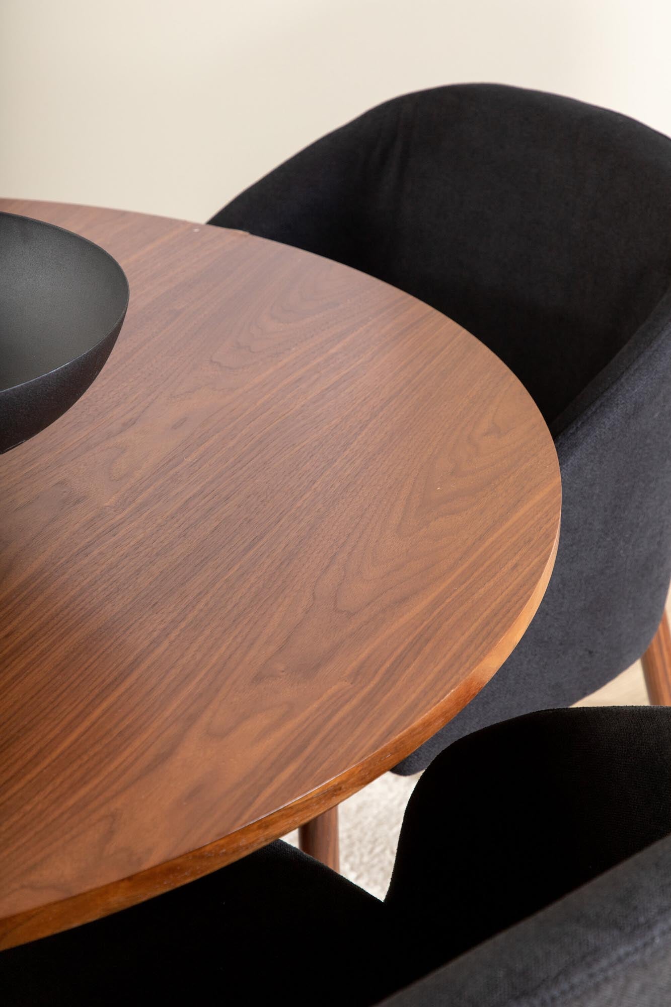 Bianca Esszimmerset + Arch ⌀110cm/4St. in Schwarze Walnuss präsentiert im Onlineshop von KAQTU Design AG. Esszimmerset ist von Venture Home