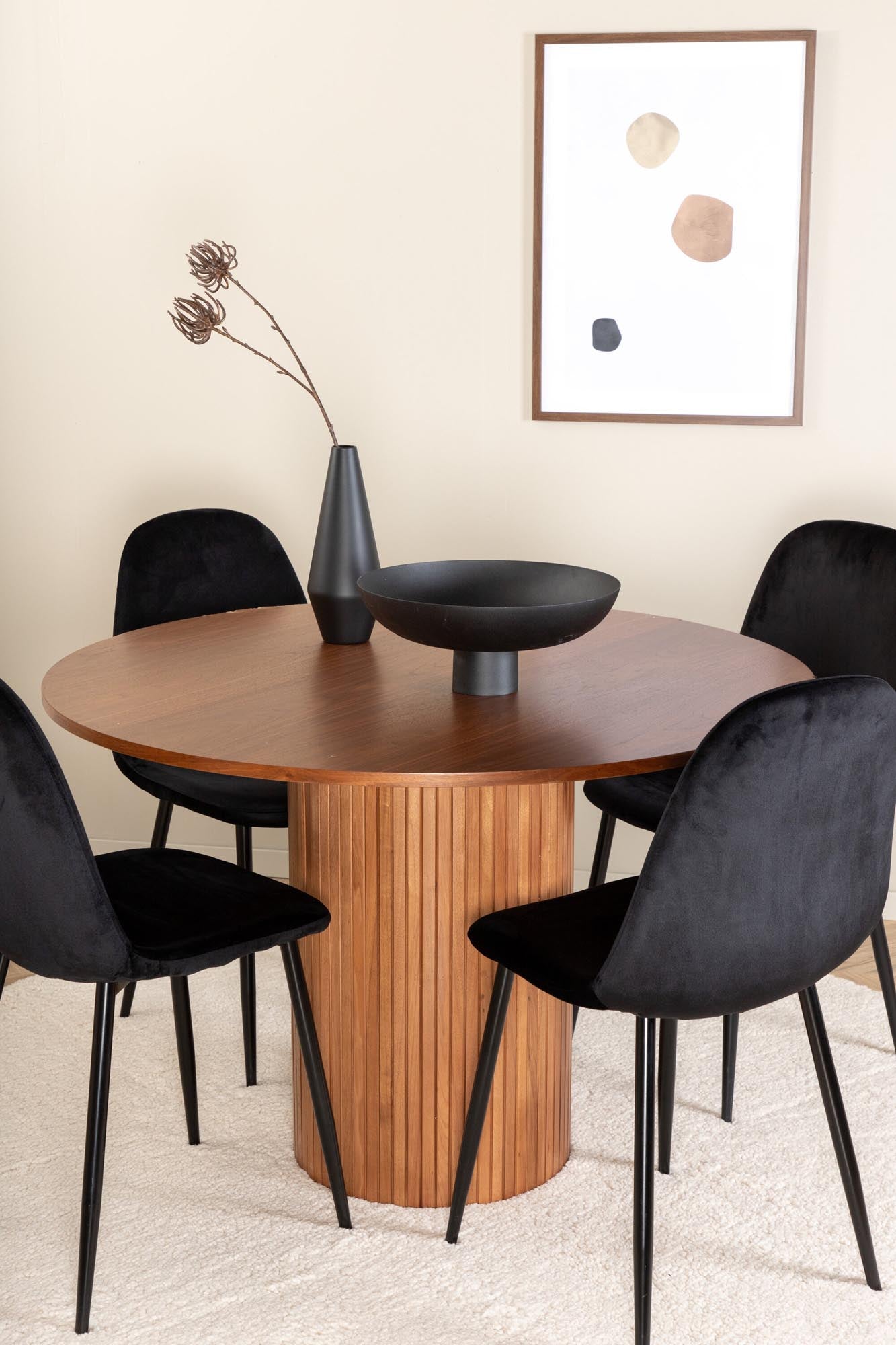 Bianca Esszimmerset + Polar ⌀110cm/4St. in Walnuss / Schwarz präsentiert im Onlineshop von KAQTU Design AG. Esszimmerset ist von Venture Home