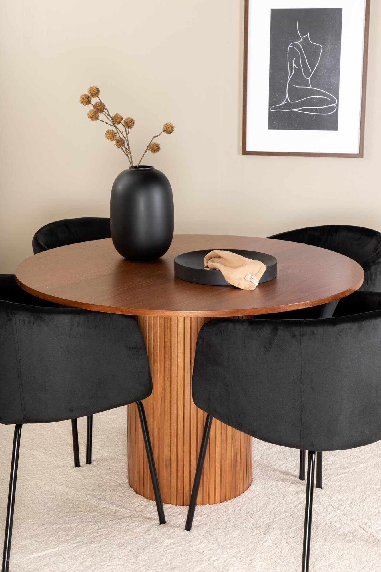 Bianca Esszimmerset + Berit ⌀110cm/4St. in Walnuss / Schwarz präsentiert im Onlineshop von KAQTU Design AG. Esszimmerset ist von Venture Home