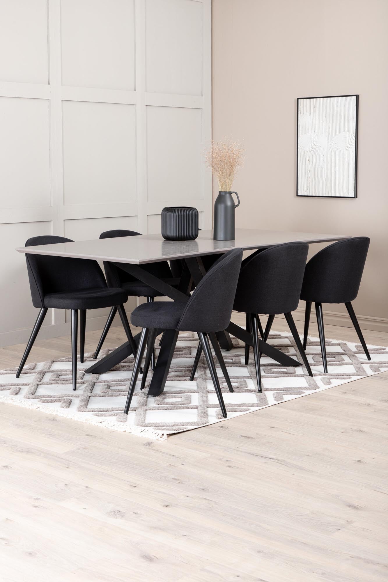 Piazza Esszimmerset: Elegantes 180 cm Set mit luxuriösem MDF-Furnier und bequemen Velvet-Stühlen für einladende Esszimmer.
