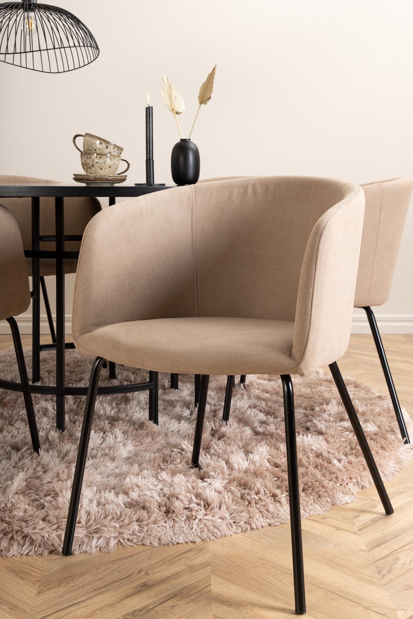 Esszimmerset Copenhagen + Berit ⌀140cm/6St. in Beige, Schwarz präsentiert im Onlineshop von KAQTU Design AG. Esszimmerset ist von Venture Home