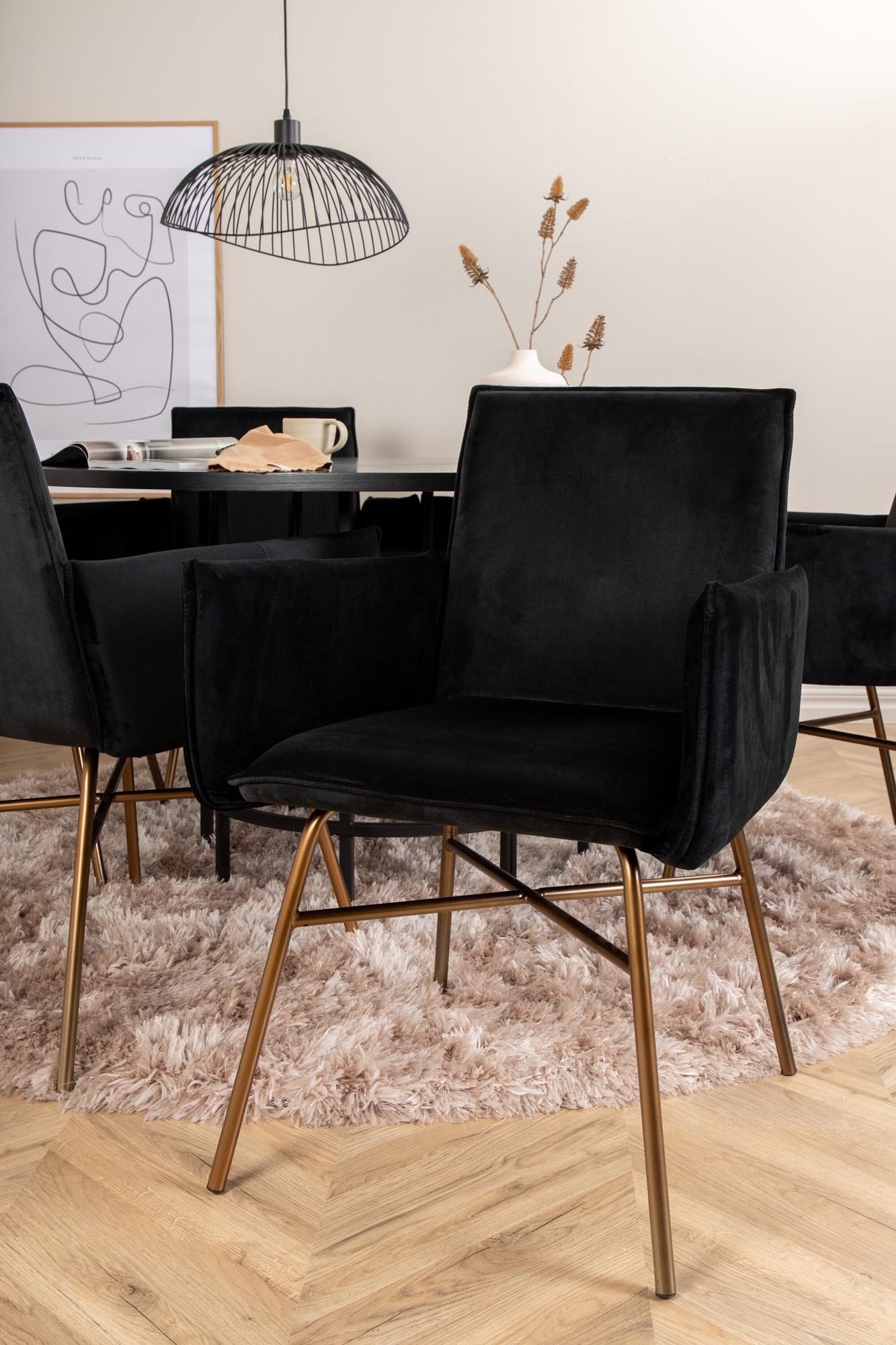 Esszimmerset Copenhagen + Petra ⌀140cm/6St. in Schwarz, Kupfer präsentiert im Onlineshop von KAQTU Design AG. Esszimmerset ist von Venture Home