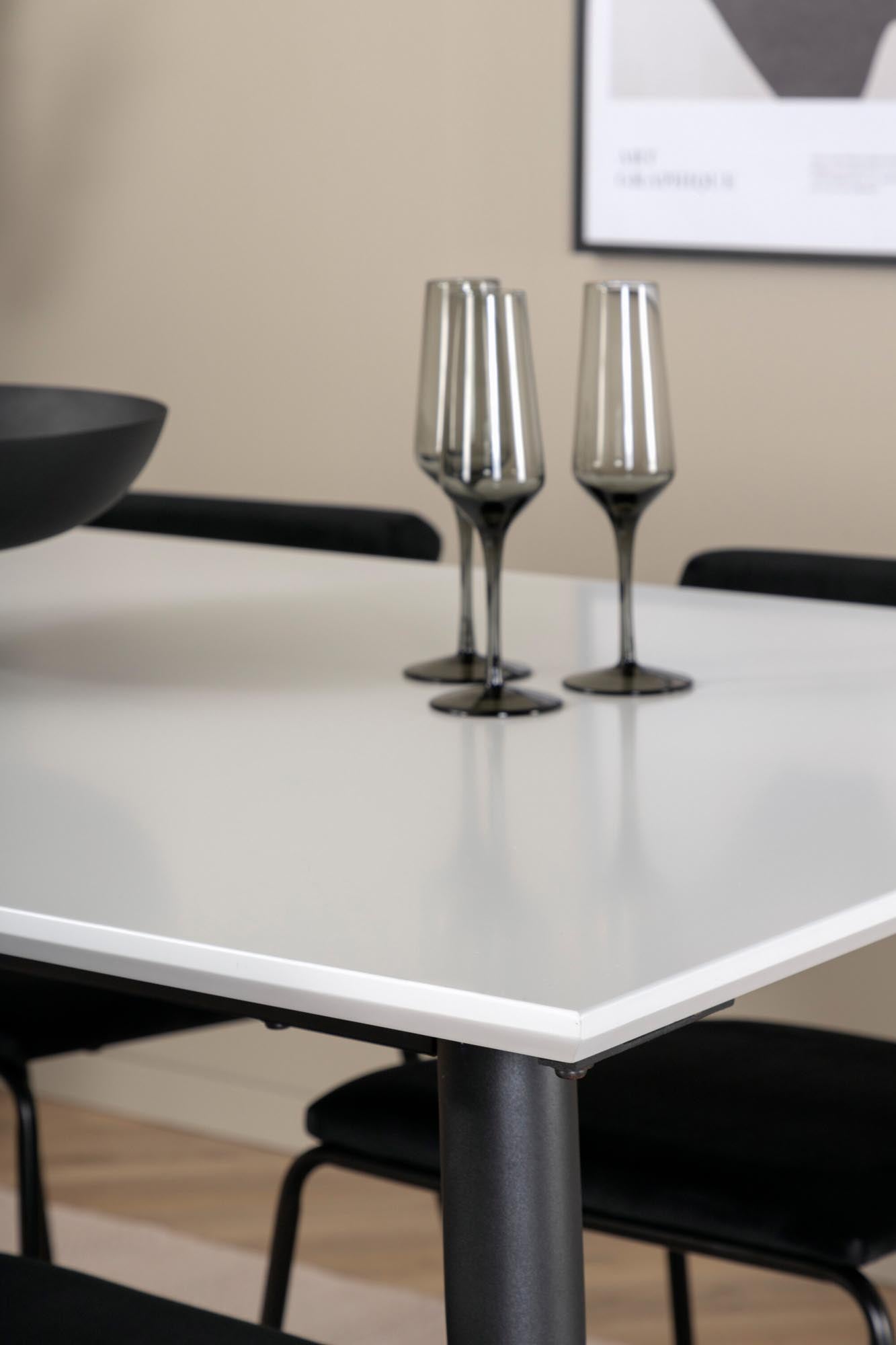 Gestalten Sie Ihr Esszimmer mit dem Jimmy Esszimmerset von Venture Home: Ausziehbarer Tisch und luxuriöse Kenth-Stühle für stilvolle Momente.