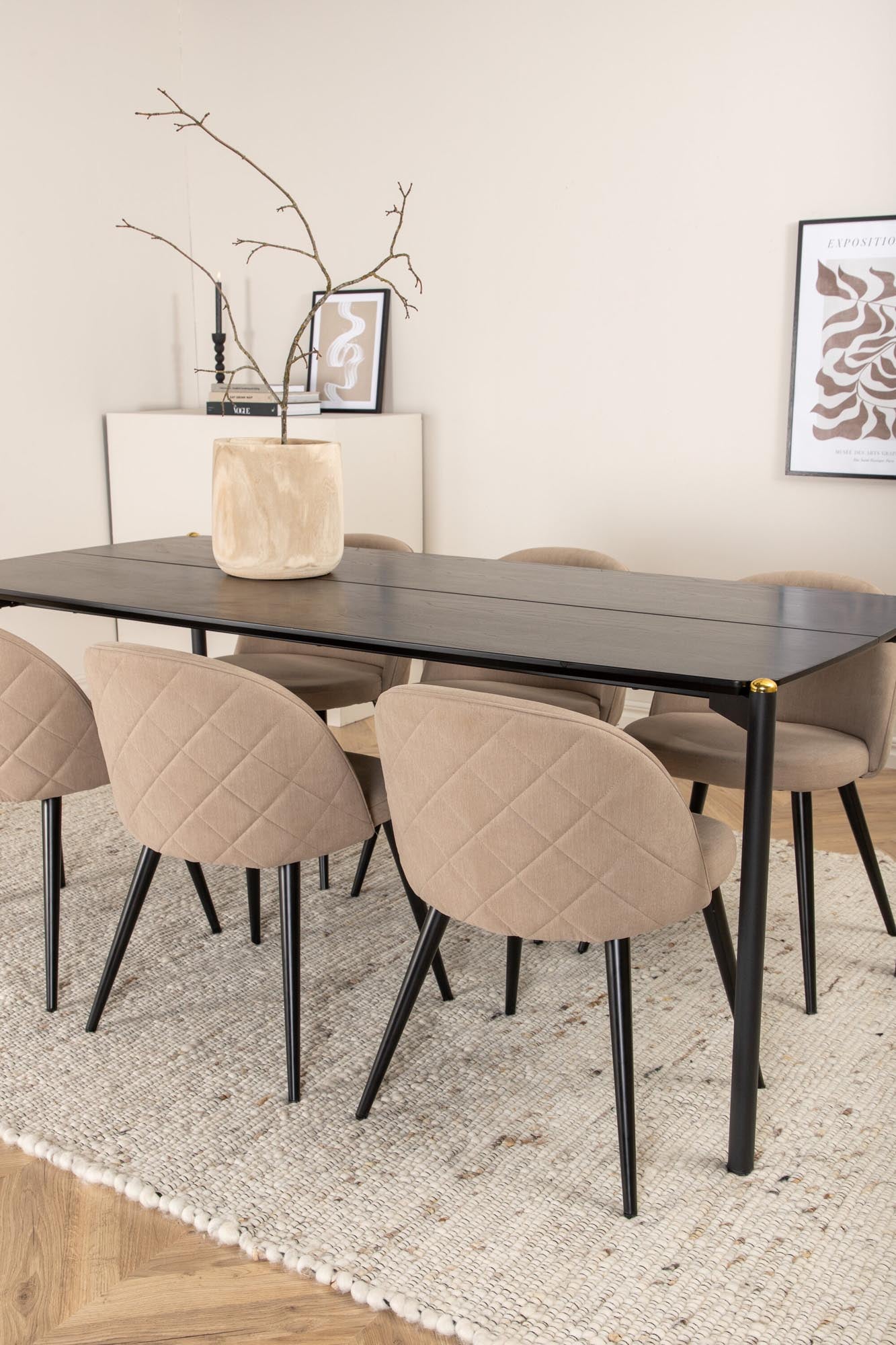 Pelle Esszimmerset + Velvet Stitches 190cm/6St. in Beige dunkel / Schwarz präsentiert im Onlineshop von KAQTU Design AG. Esszimmerset ist von Venture Home