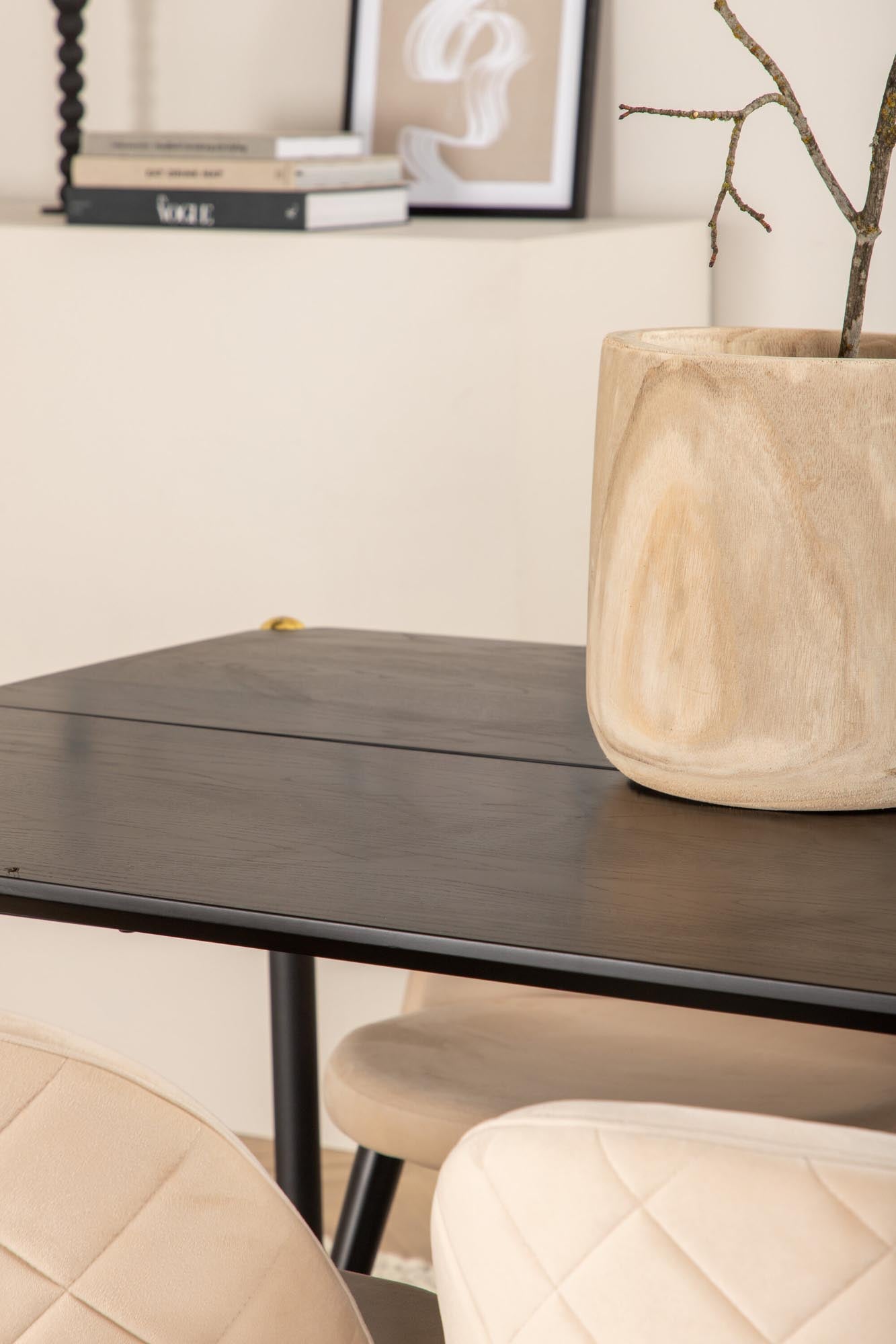 Stilvolles Pelle Esszimmerset von Venture Home: 190 cm Tisch und 6 bequeme Velvet Stitches Stühle für einladende Esszimmeratmosphäre.