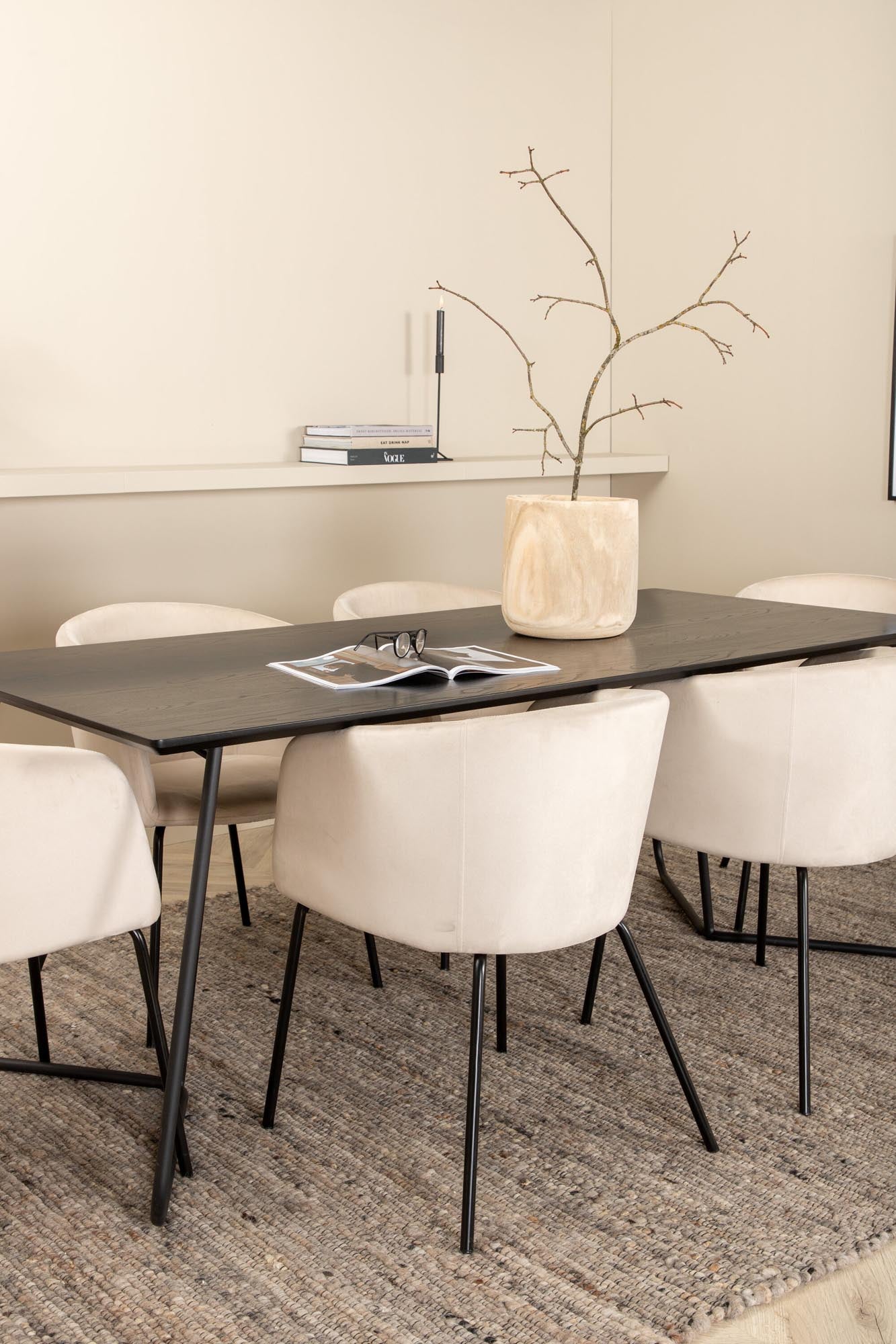 Elegantes Esszimmerset Petra mit 190 cm Tisch und 6 bequemen Berit-Stühlen. Ideal für stilvolle Dinner und gesellige Runden.