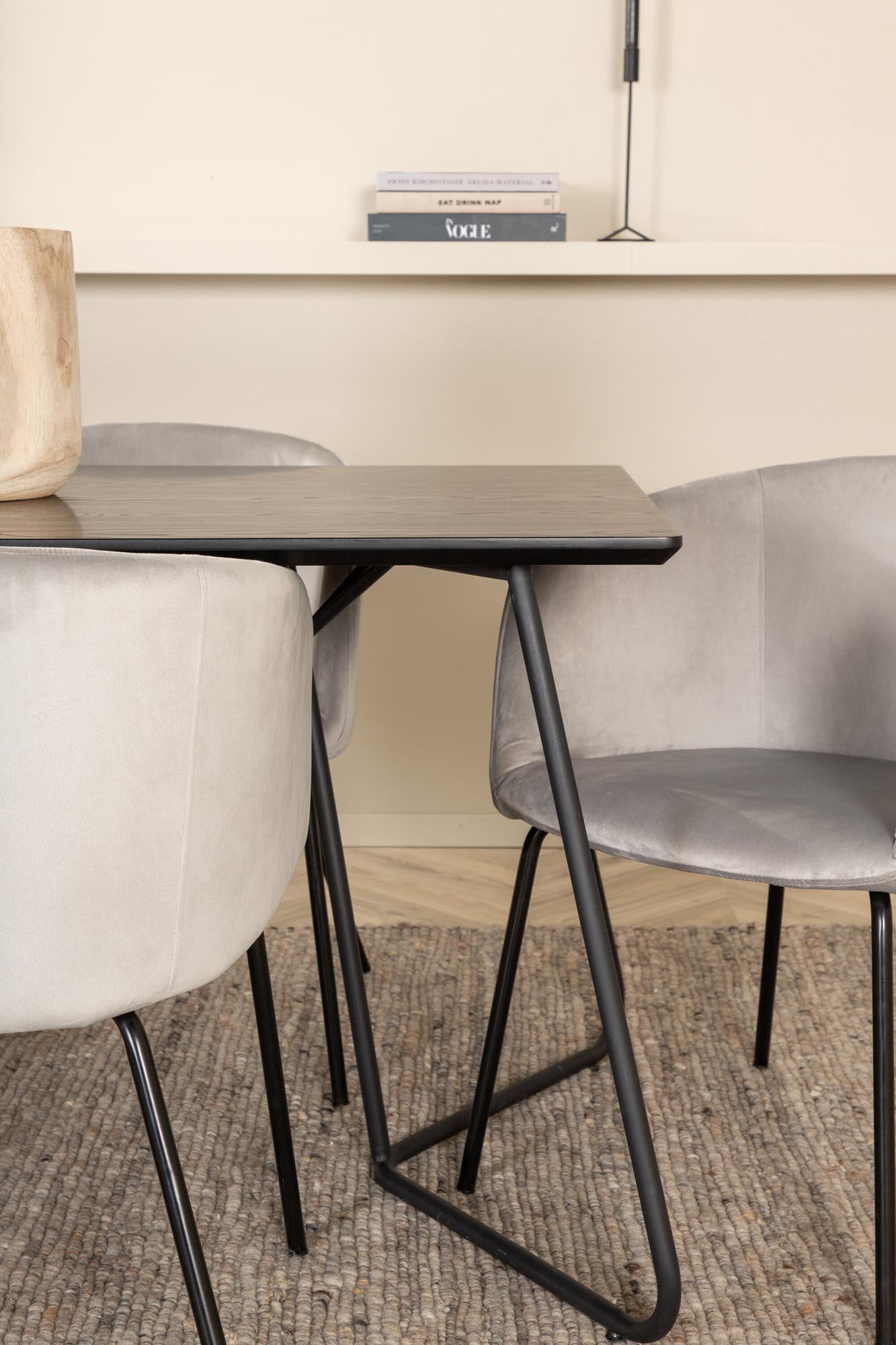 Elegantes Esszimmerset Petra mit 190 cm Tisch und 6 bequemen Berit-Stühlen. Ideal für stilvolle Dinner und gesellige Runden.