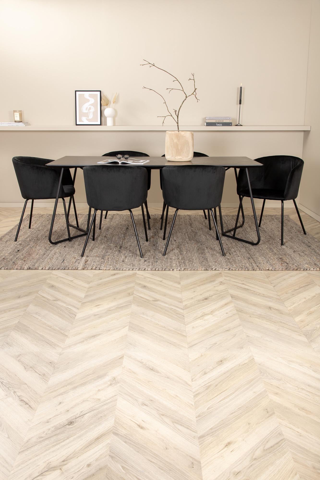 Petra Esszimmerset + Berit 190cm/6St. in Schwarz präsentiert im Onlineshop von KAQTU Design AG. Esszimmerset ist von Venture Home