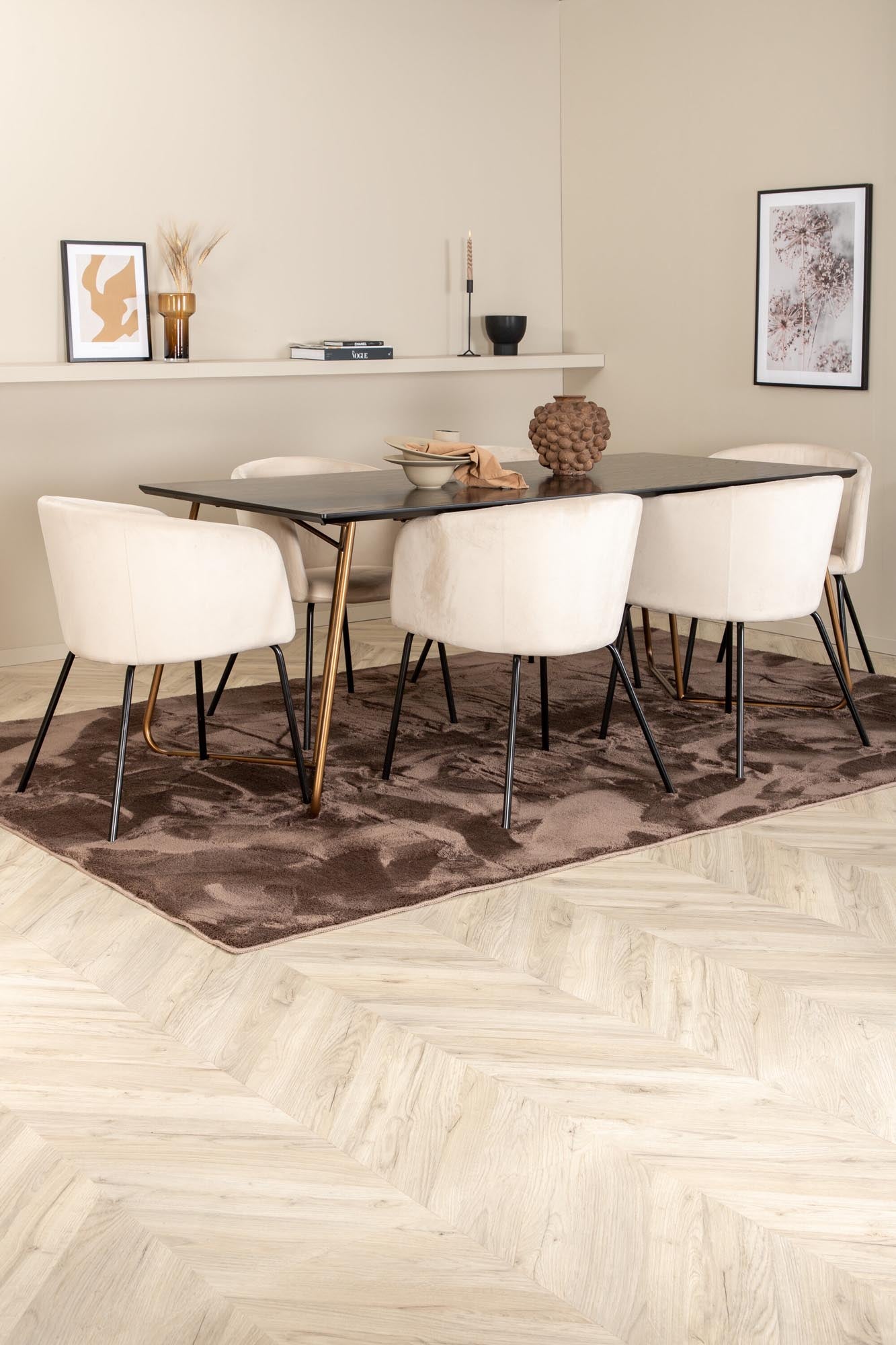Petra Esszimmerset + Berit 190cm/6St. in Schwarz / Kupfer / Beige präsentiert im Onlineshop von KAQTU Design AG. Esszimmerset ist von Venture Home