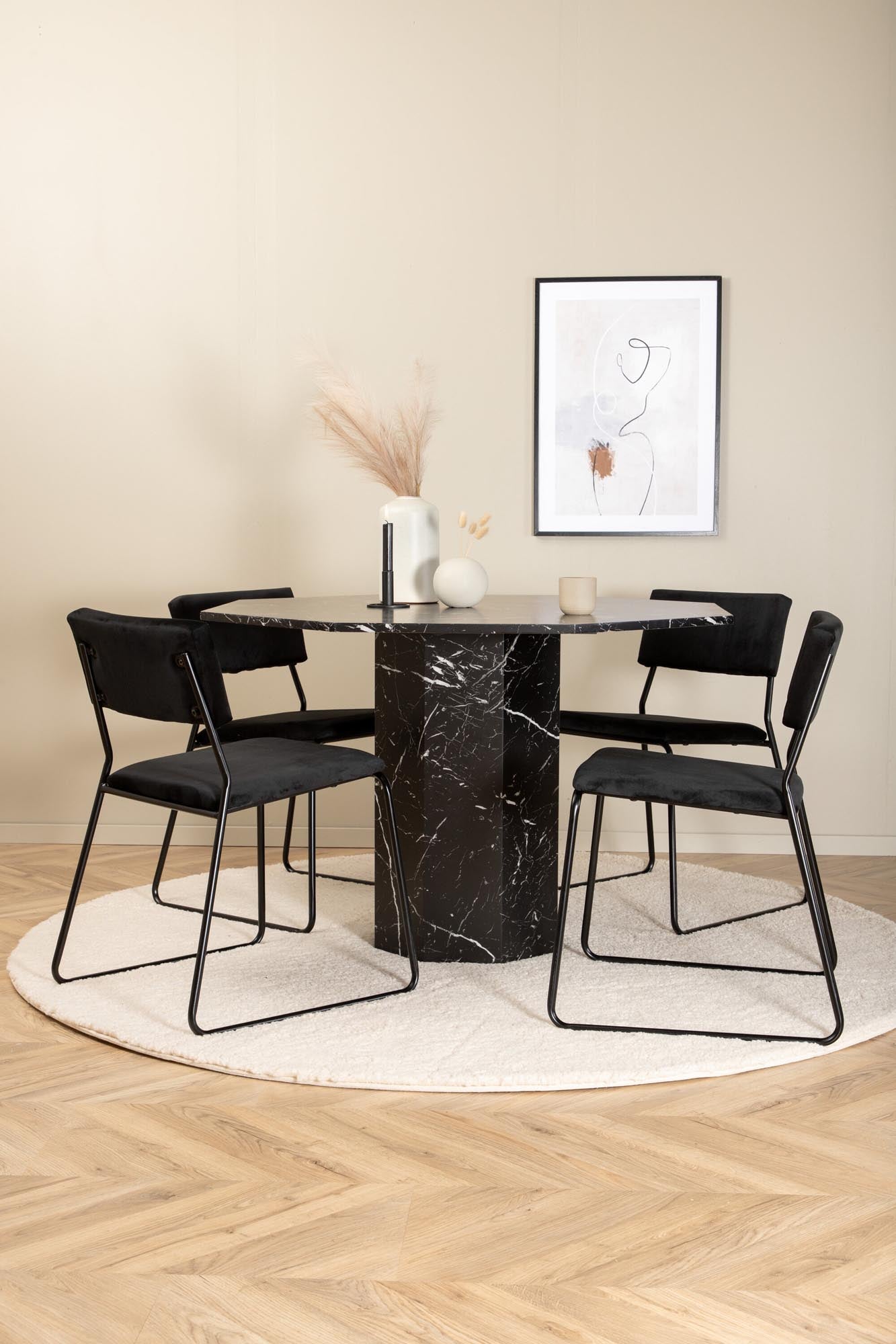 Marbs Esszimmerset + Petra ⌀110cm/4St. in Schwarz, Kupfer präsentiert im Onlineshop von KAQTU Design AG. Esszimmerset ist von Venture Home