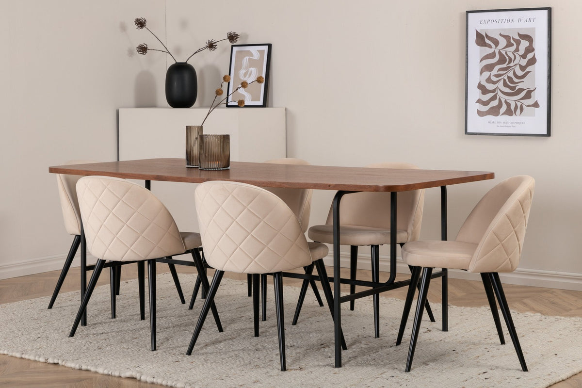 Rechteckiger Esstisch mit Tischplatte aus Nussbaum-MDF und Furnier, schwarzem Stahlgestell, kombiniert mit grauen Velvet-Stühlen mit Steppung