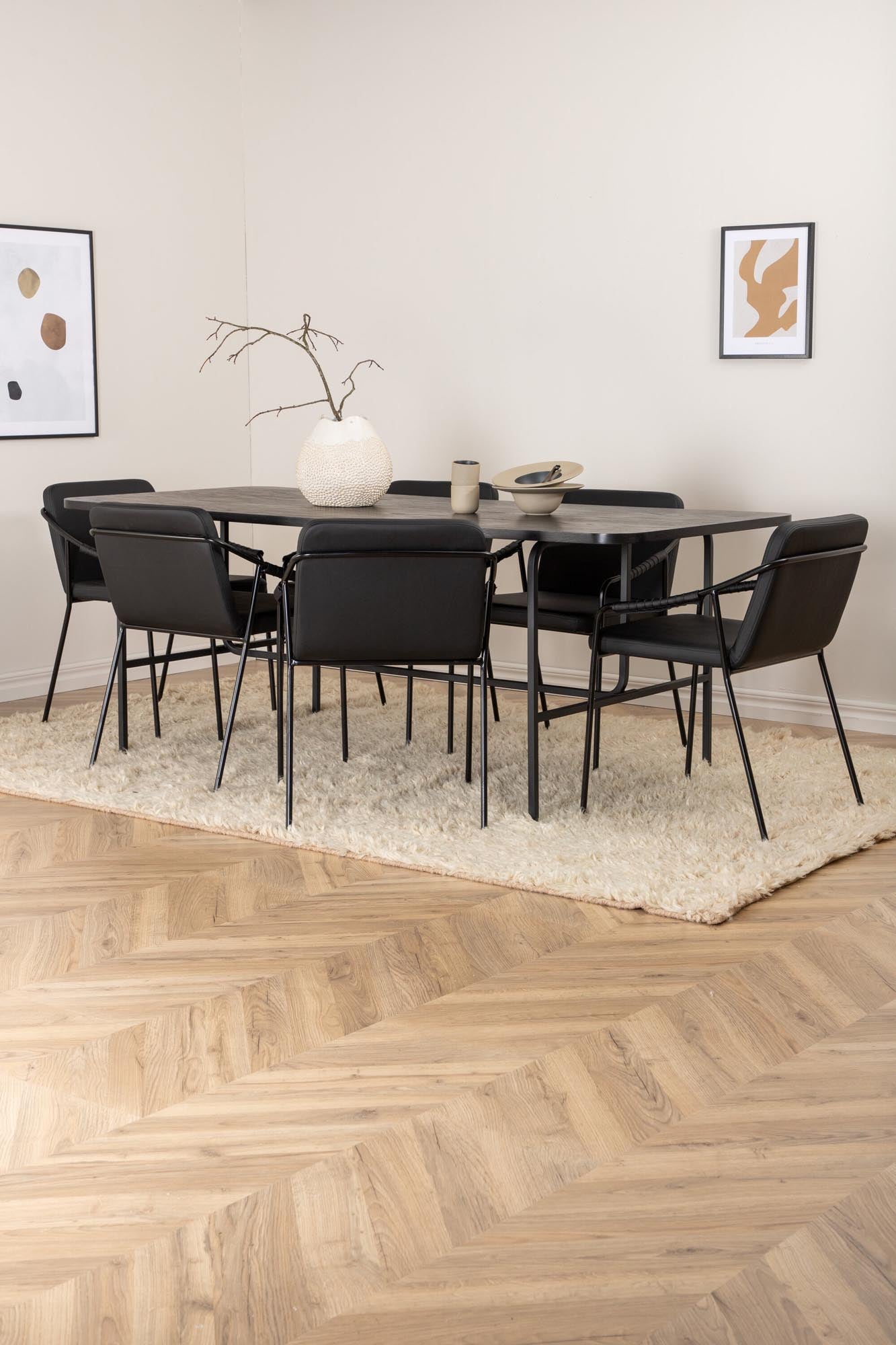 Elegantes Esszimmerset mit 200 cm Tisch und 6 komfortablen Stühlen aus pflegeleichtem Kunstleder, perfekt für gesellige Abende.