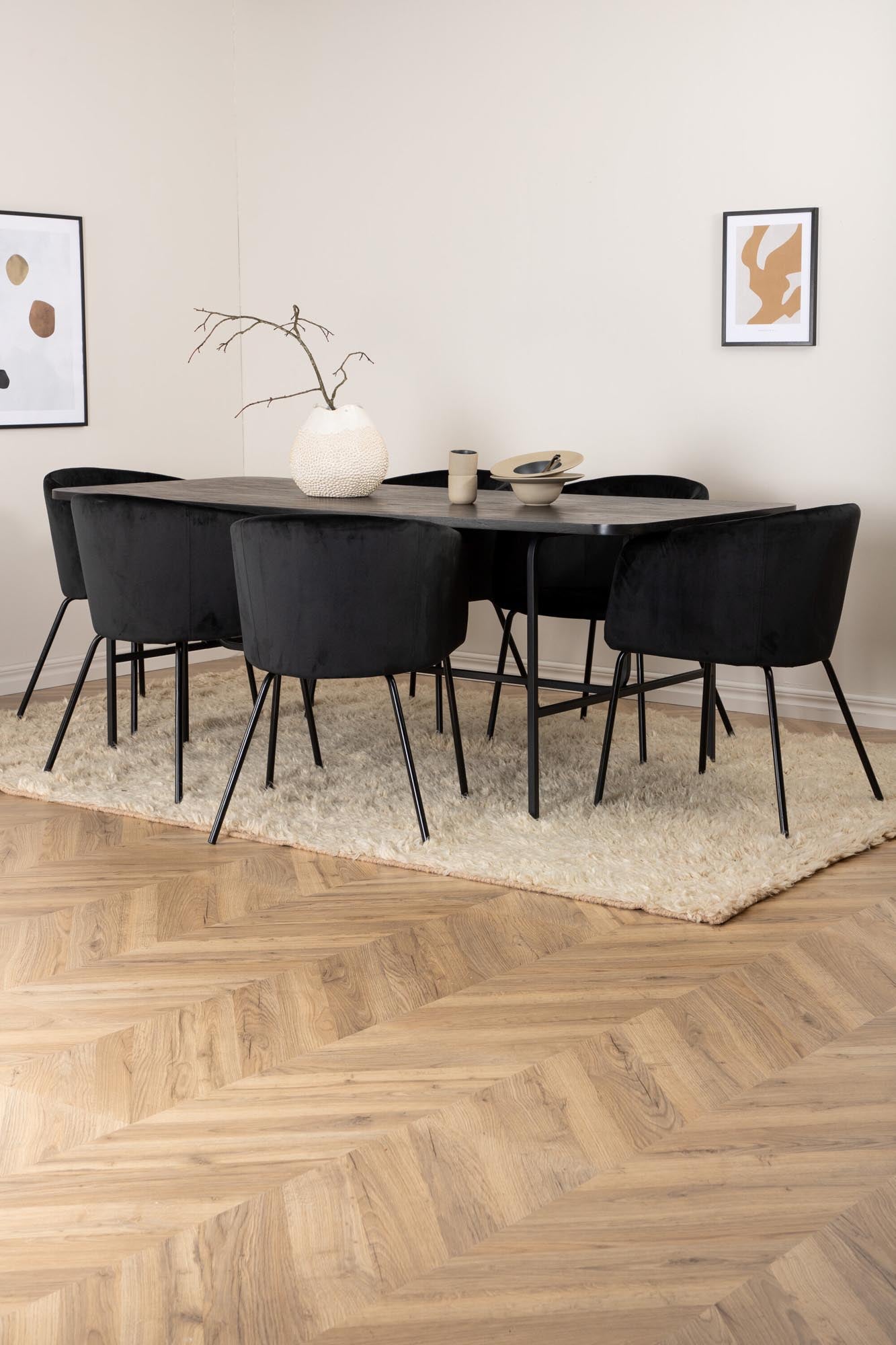Uno Esszimmerset + Berit 200cm/6St. in Schwarz präsentiert im Onlineshop von KAQTU Design AG. Esszimmerset ist von Venture Home