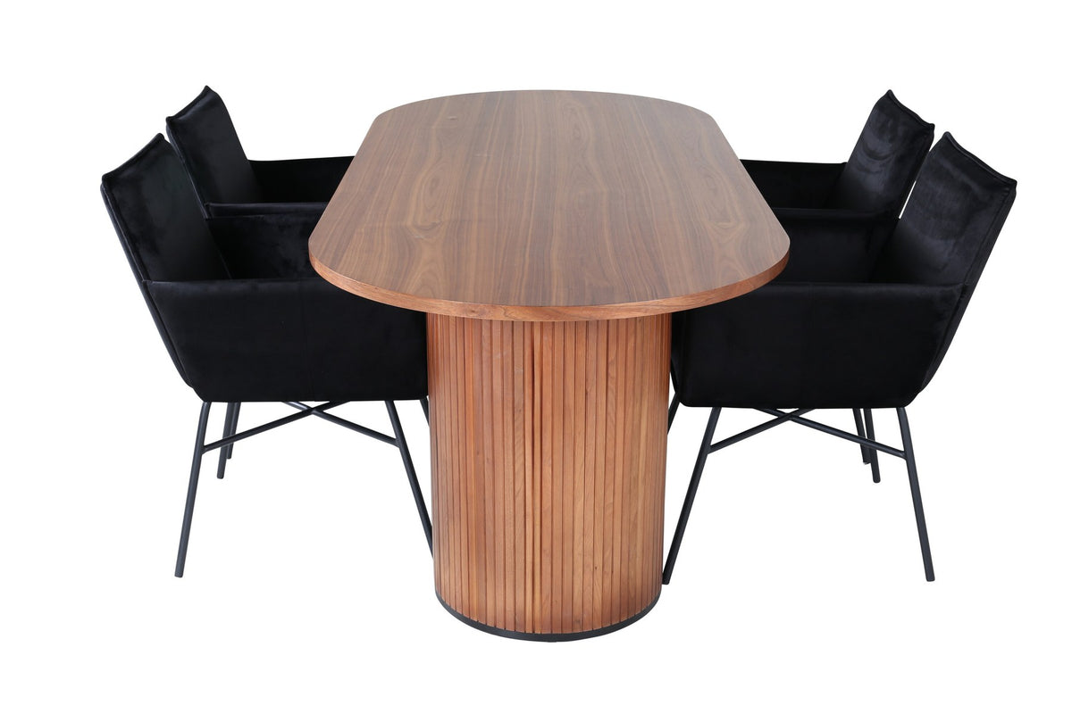 Ovaler Esstisch aus MDF mit Nussbaum-Furnier, 200x90 cm, kombiniert mit vier schwarzen Esszimmerstühlen mit pulverbeschichteter Oberfläche.