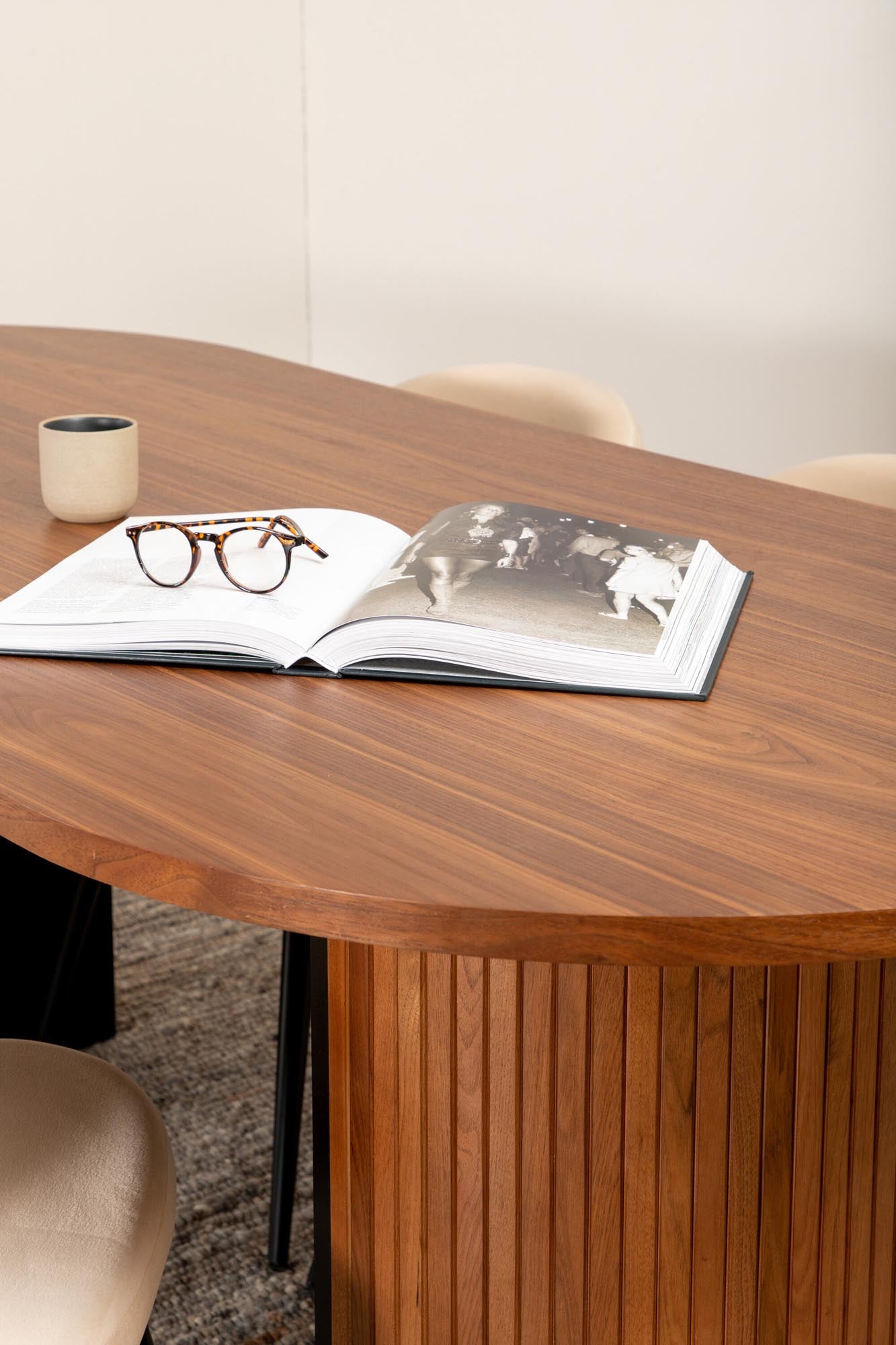 Elegantes Bianca Esszimmerset: 200cm Tisch mit 4 Samtstühlen.