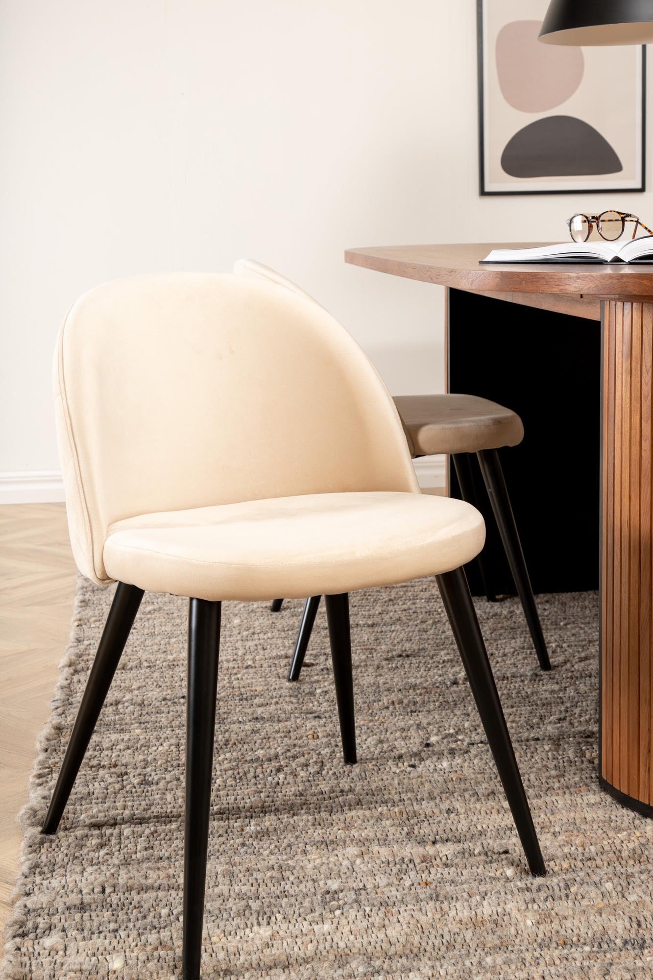 Bianca Esszimmerset + Velvet 200cm/4St. in Walnuss / Schwarz präsentiert im Onlineshop von KAQTU Design AG. Esszimmerset ist von Venture Home