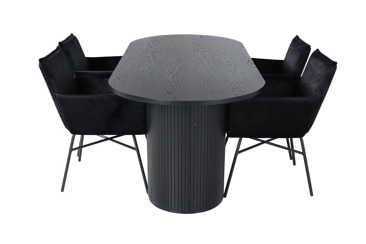 Ovaler Esstisch 200x90 cm aus MDF mit schwarzem Furnier und vier Esszimmerstühle mit kupferfarbenen Beinen und schwarzem Samtbezug.