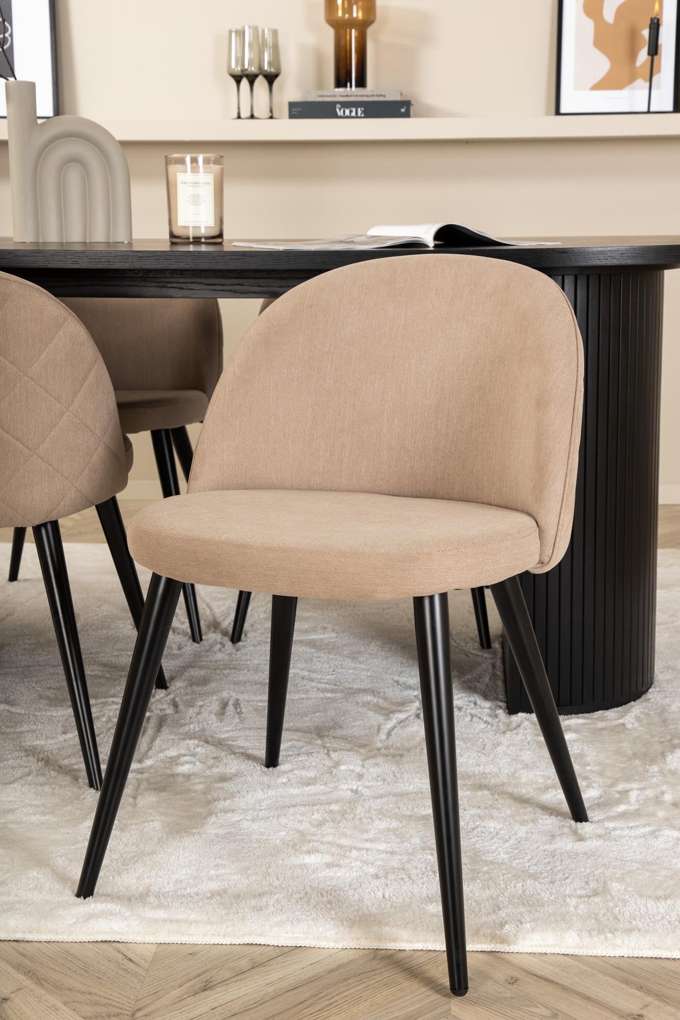 Bianca Esszimmerset + Velvet 200cm/4St. in Schwarz / Beige präsentiert im Onlineshop von KAQTU Design AG. Esszimmerset ist von Venture Home