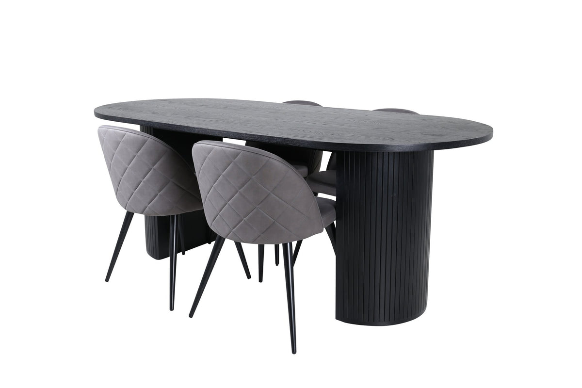 Ovaler Esstisch aus MDF mit schwarzer Furnier-Tischplatte und zwei Esszimmerstühlen mit grauem Mikrofaser-Sitz und Eisenbeinen.