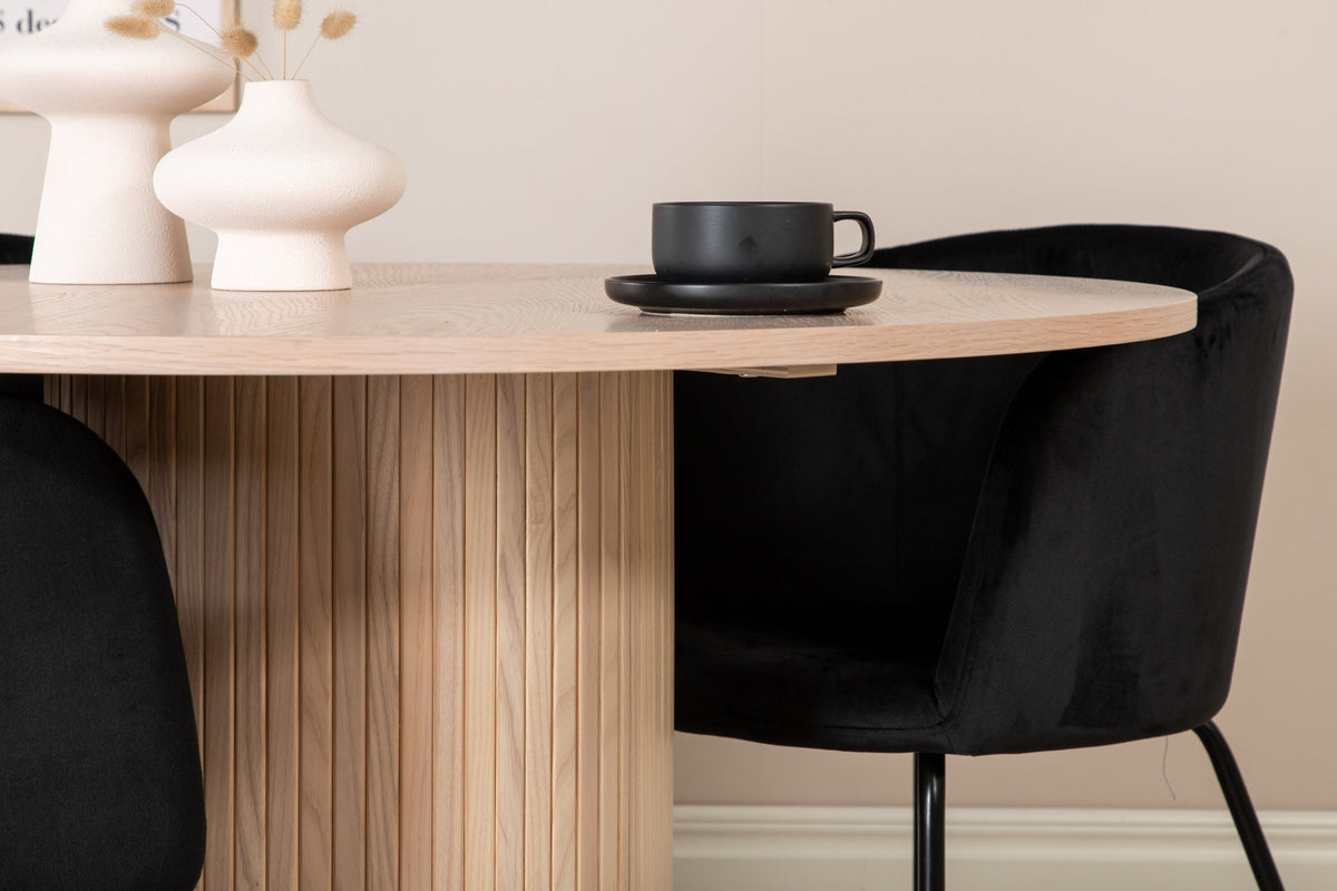 Bianca Esszimmerset + Berit ⌀110cm/4St. in Weiss / Schwarz präsentiert im Onlineshop von KAQTU Design AG. Esszimmerset ist von Venture Home
