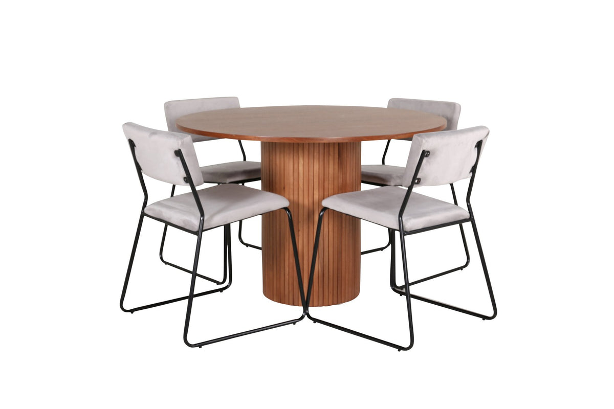 Zwei graue Esszimmerstühle mit schwarzem Metallgestell neben einem runden Esstisch aus Nussbaum-MDF mit Furnier, Durchmesser 110cm.