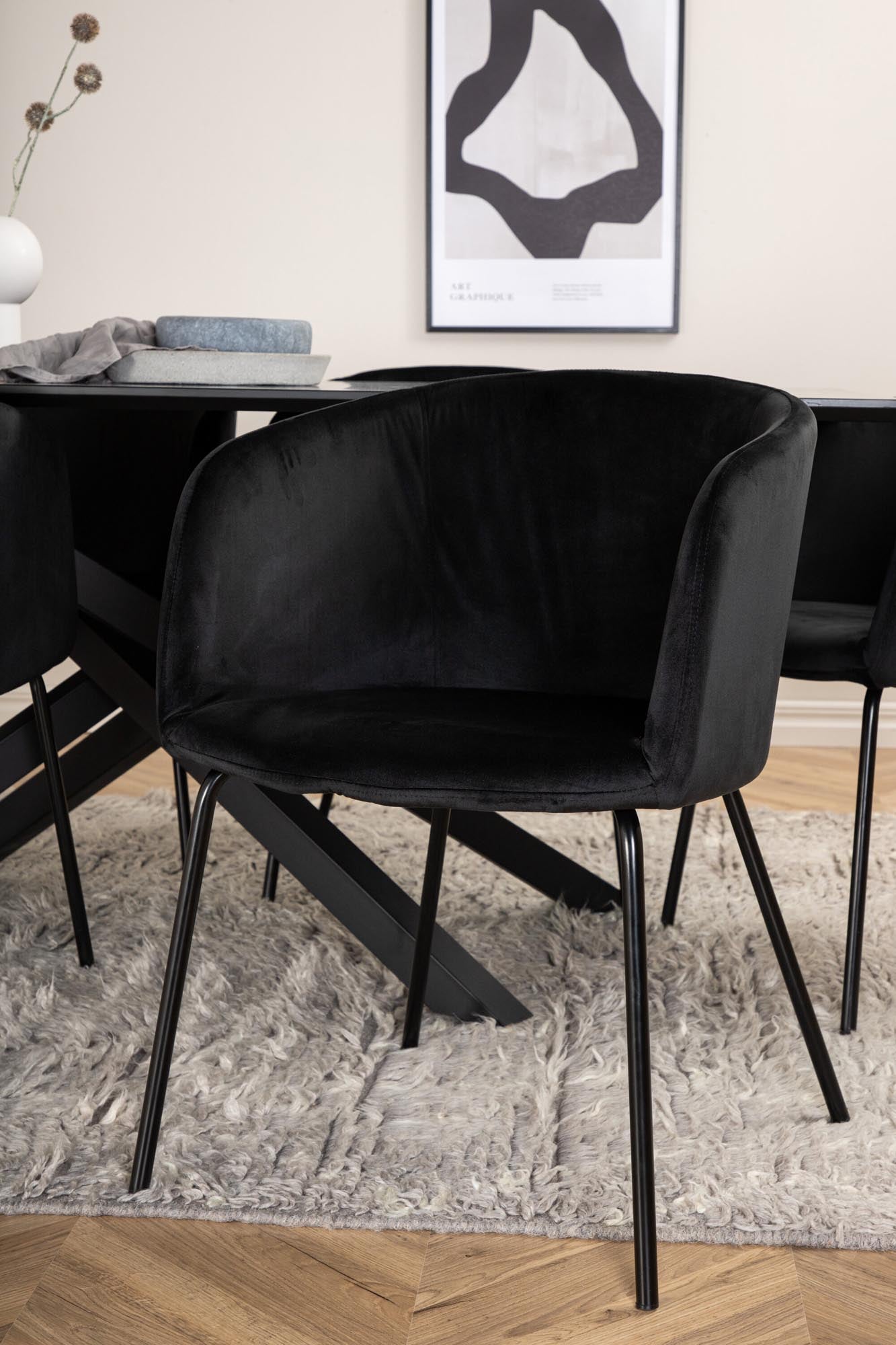 Piazza Esszimmerset + Berit 180cm/6St. in Schwarz präsentiert im Onlineshop von KAQTU Design AG. Esszimmerset ist von Venture Home