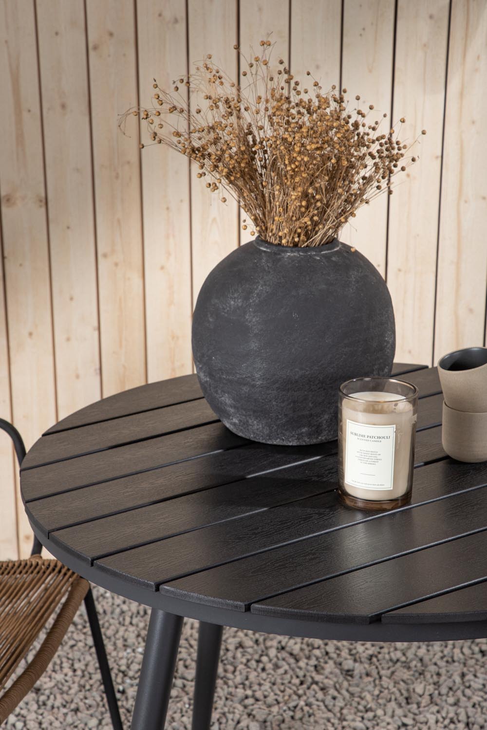 Break Outdoor-Tischset + Lindos Arm ⌀90cm/2St. in Schwarz / Latte präsentiert im Onlineshop von KAQTU Design AG. Gartentischset ist von Venture Home